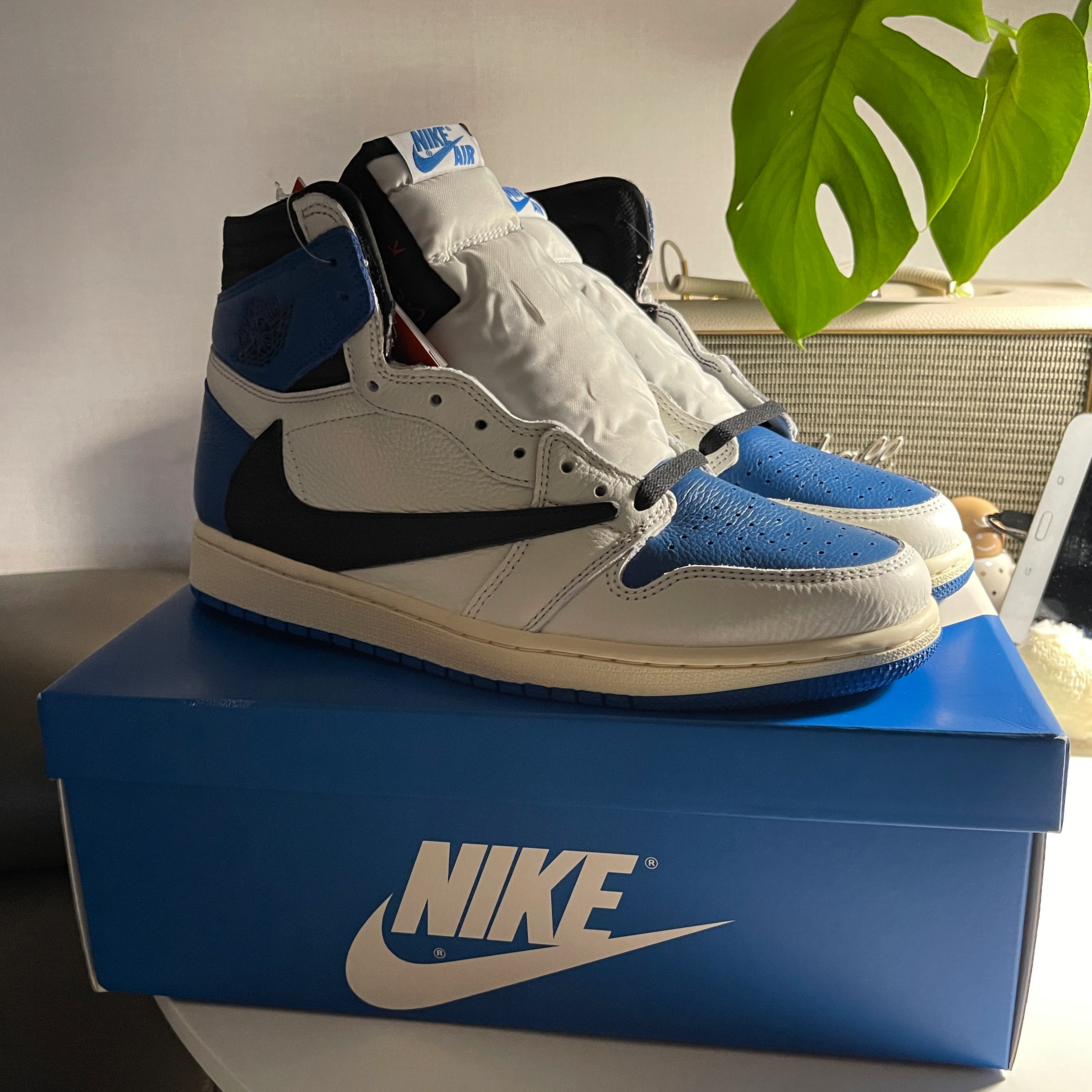Jordan 1 x Travis Scott x Fragment Retro High OG SP Military Blue 착용 스타일