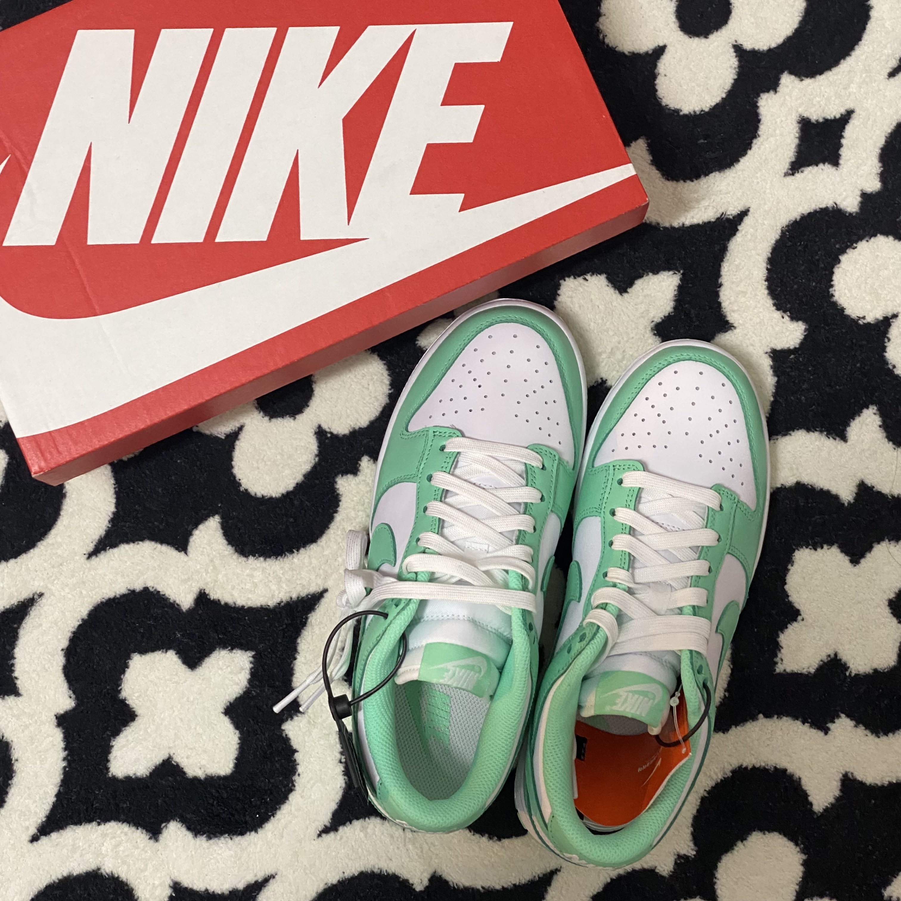 (W) Nike Dunk Low Green Glow 착용 스타일