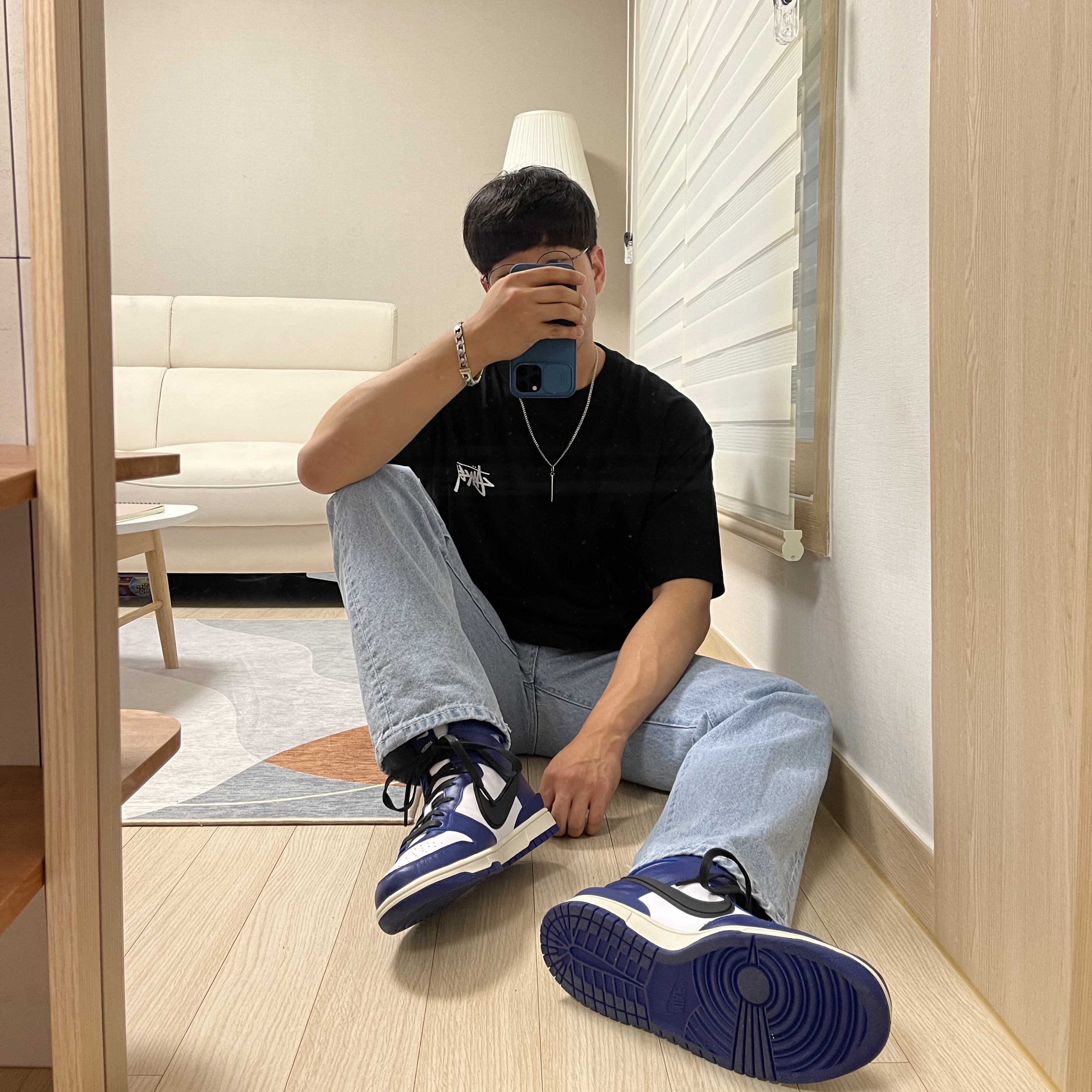 Stussy Reflection T-Shirt Black, Nike x Ambush Dunk High Deep Royal Blue 착용 스타일