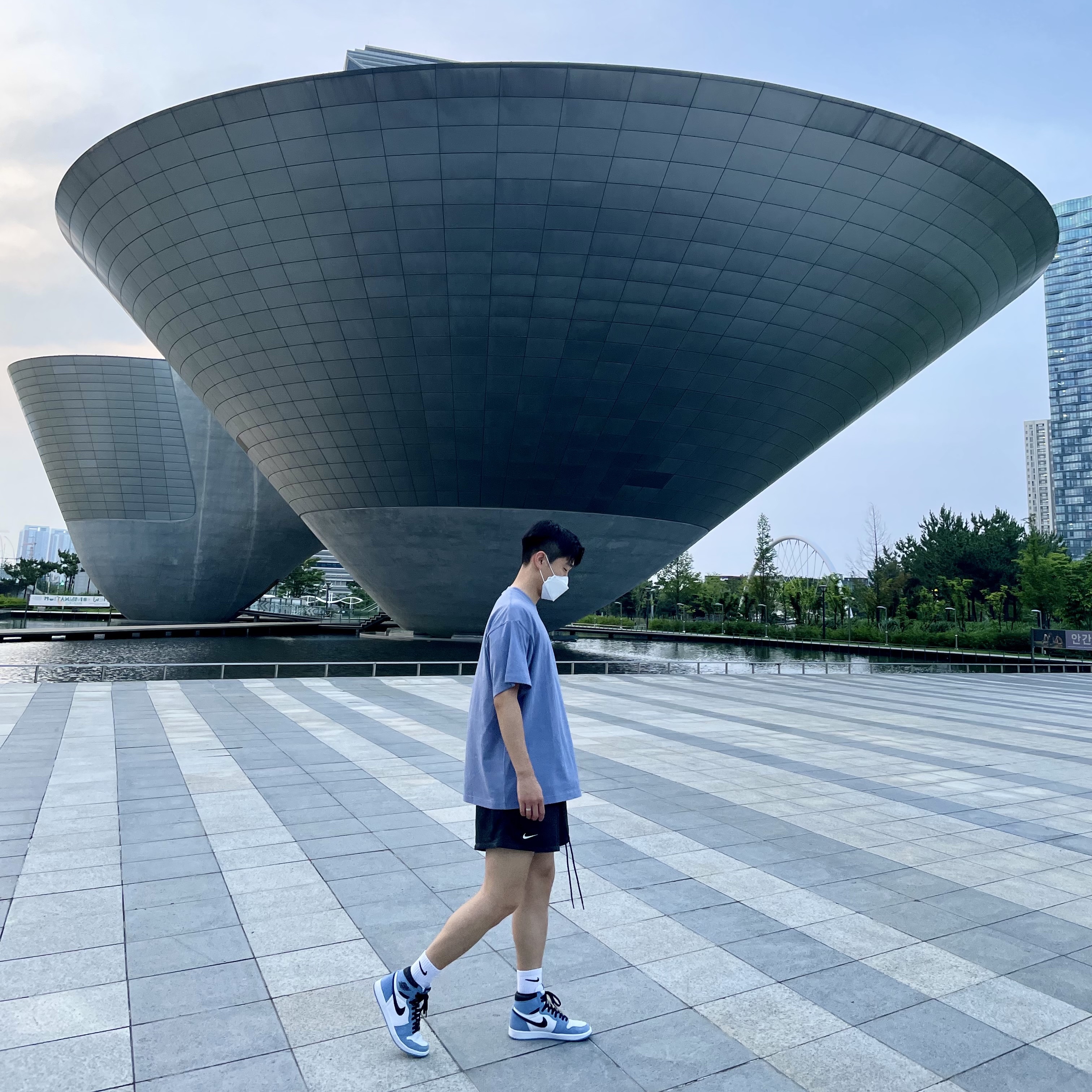 Jordan 1 Retro High OG University Blue, Nike x Fear of God Basketball Shorts Off Noir 착용 스타일 - 2