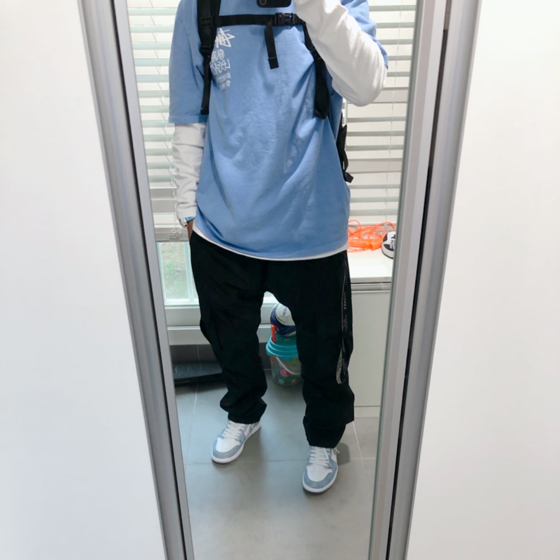Stussy x Our Legacy Surfman T-Shirt Blue - 21SS, Jordan 1 Retro High OG Hyper Royal 착용 스타일 - 1