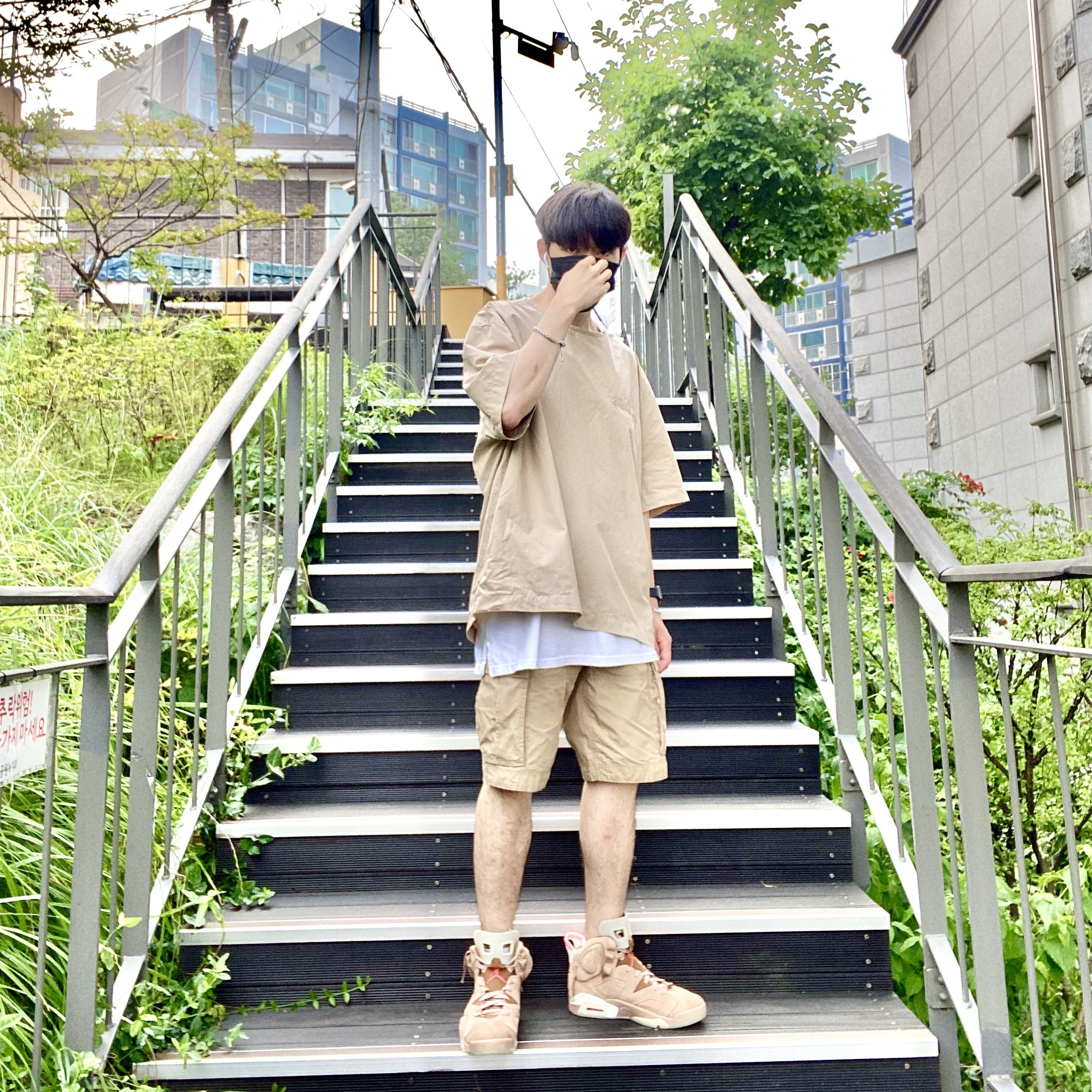 Jordan 6 x Travis Scott Retro SP British Khaki 착용 스타일