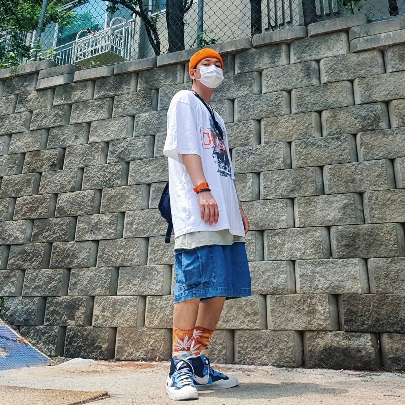 Nike x Sacai Blazer Mid White Black Legend Blue 착용 스타일 - 2