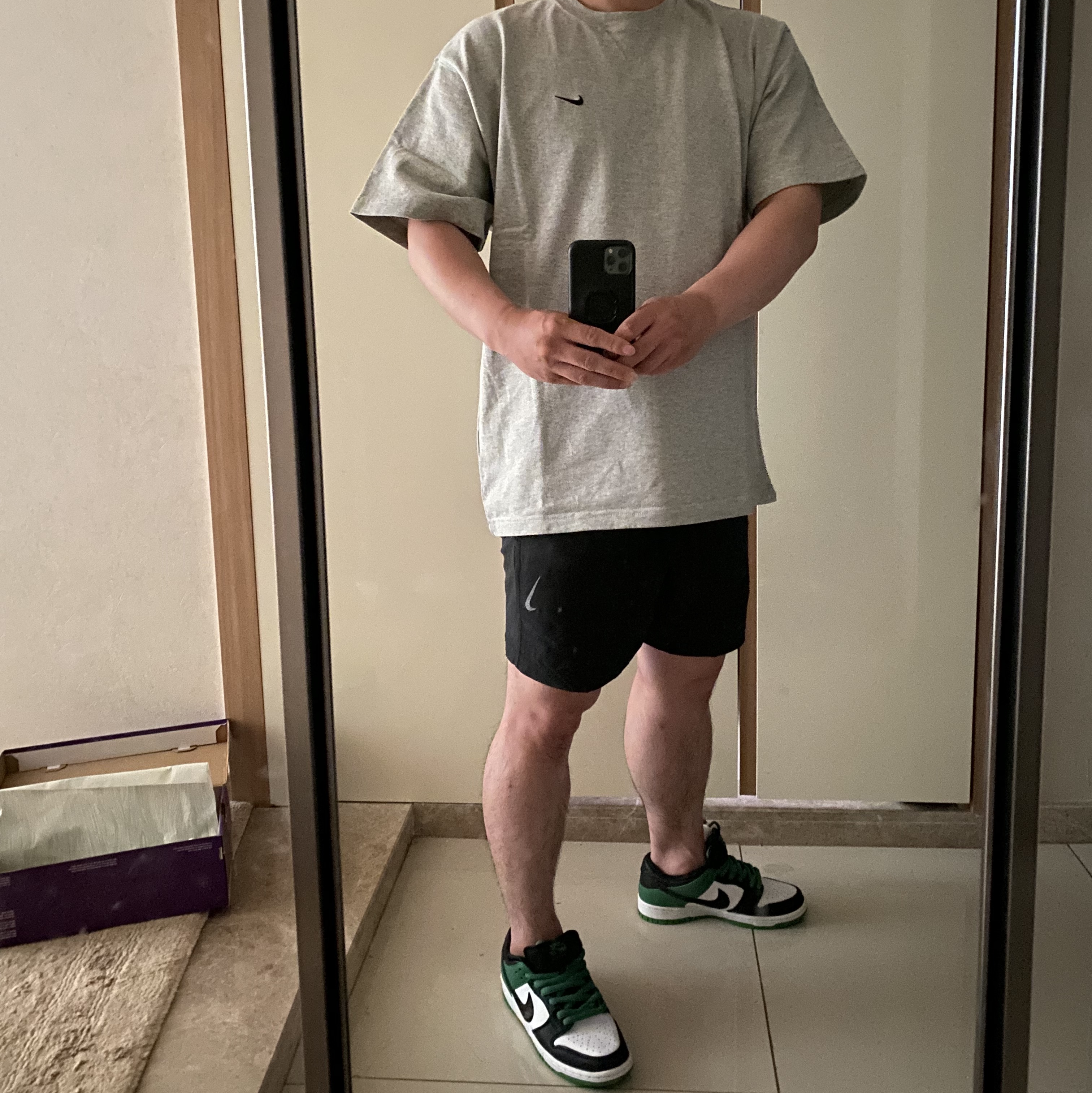 Nike SB Dunk Low Pro Black and Classic Green, Nike x Kim Jones Oversized T-Shirt Grey Heather - US/EU 착용 스타일