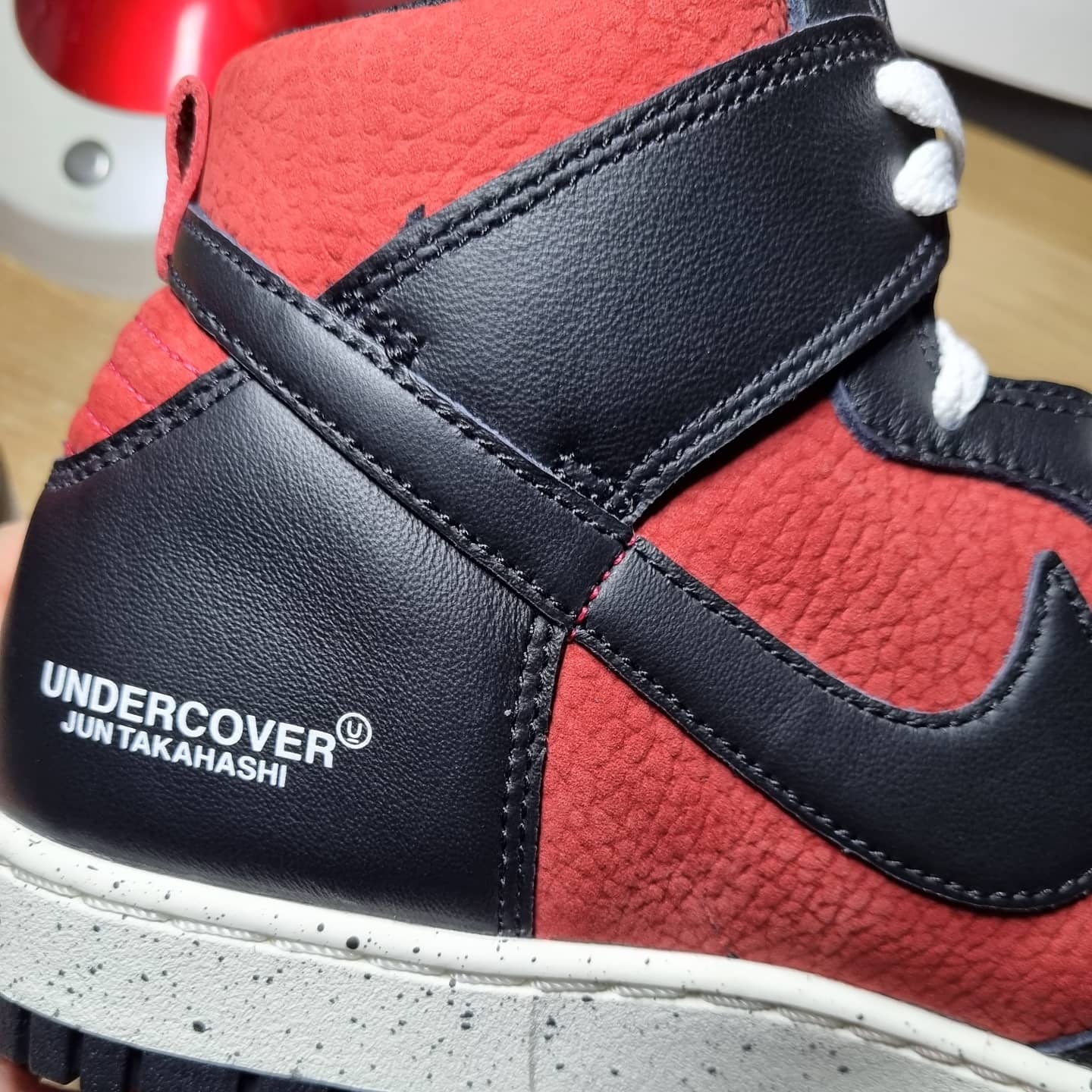 Nike x Undercover Dunk High 1985 Gym Red 착용 스타일 - 3