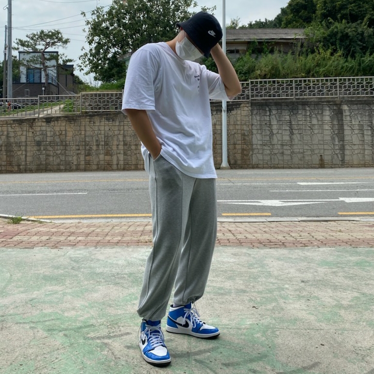 Nike Futura Washed Bucket Hat Black, Jordan 1 Mid SE Signal Blue 착용 스타일