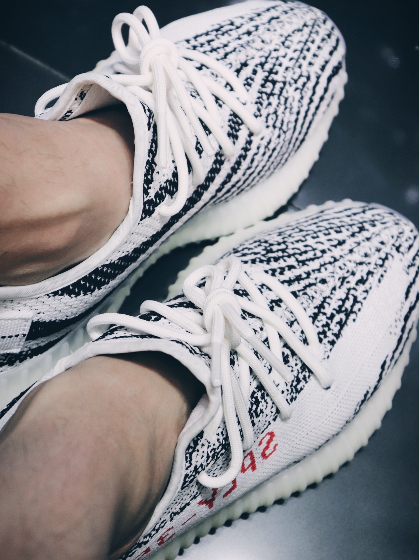Adidas Yeezy Boost 350 V2 Zebra 2017/2019/2020 착용 스타일