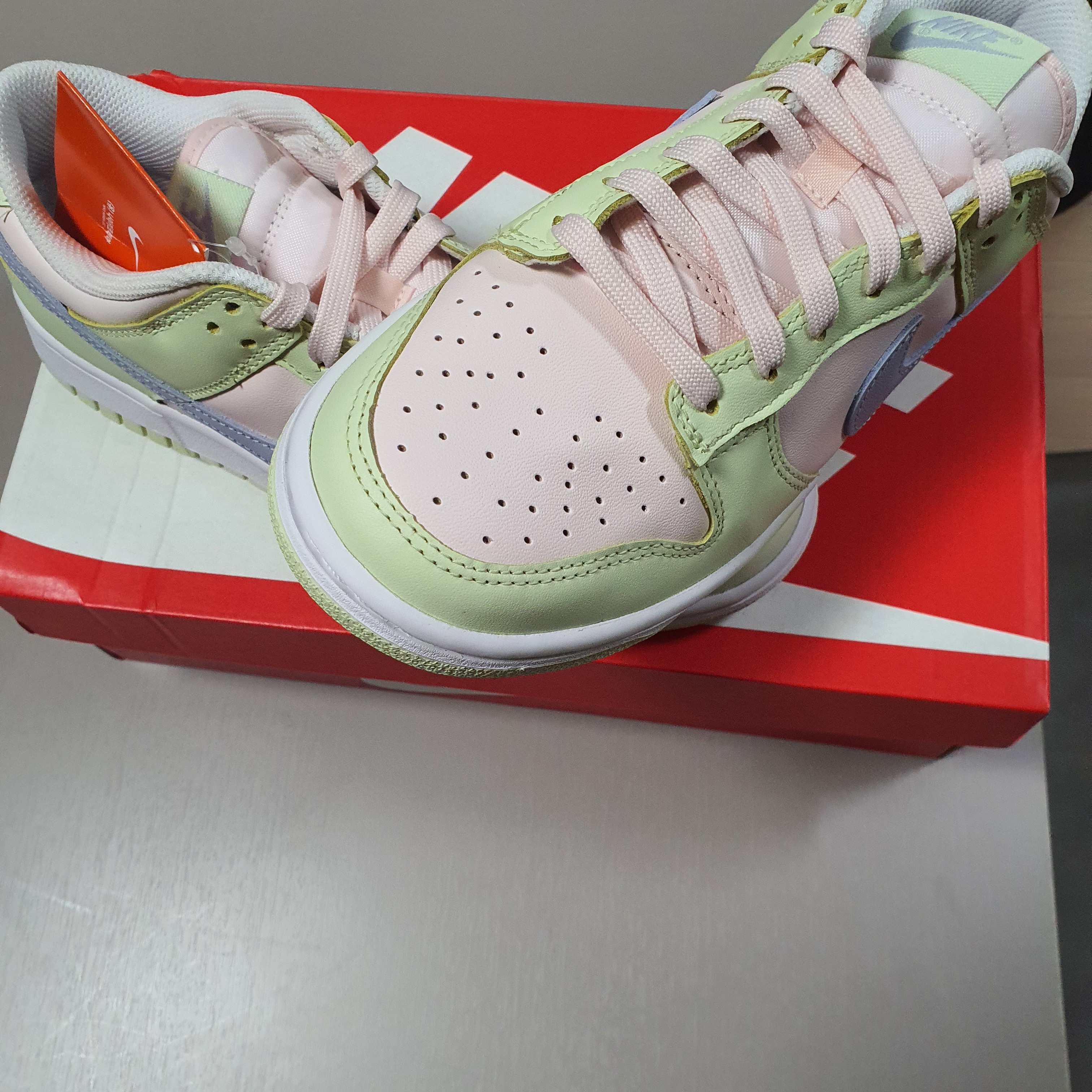 (W) Nike Dunk Low Light Soft Pink 착용 스타일 - 1