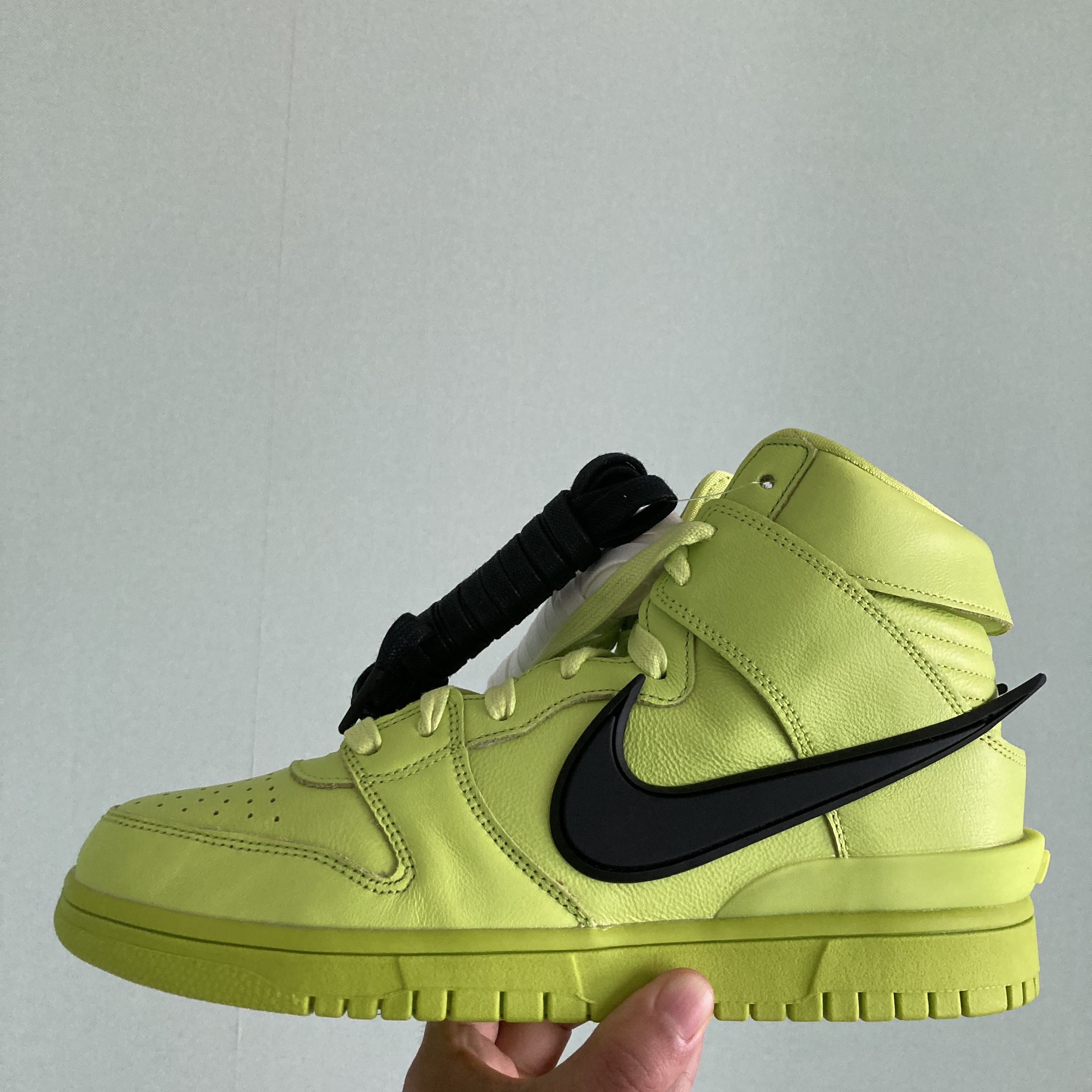 Nike x Ambush Dunk High Flash Lime 착용 스타일 - 1
