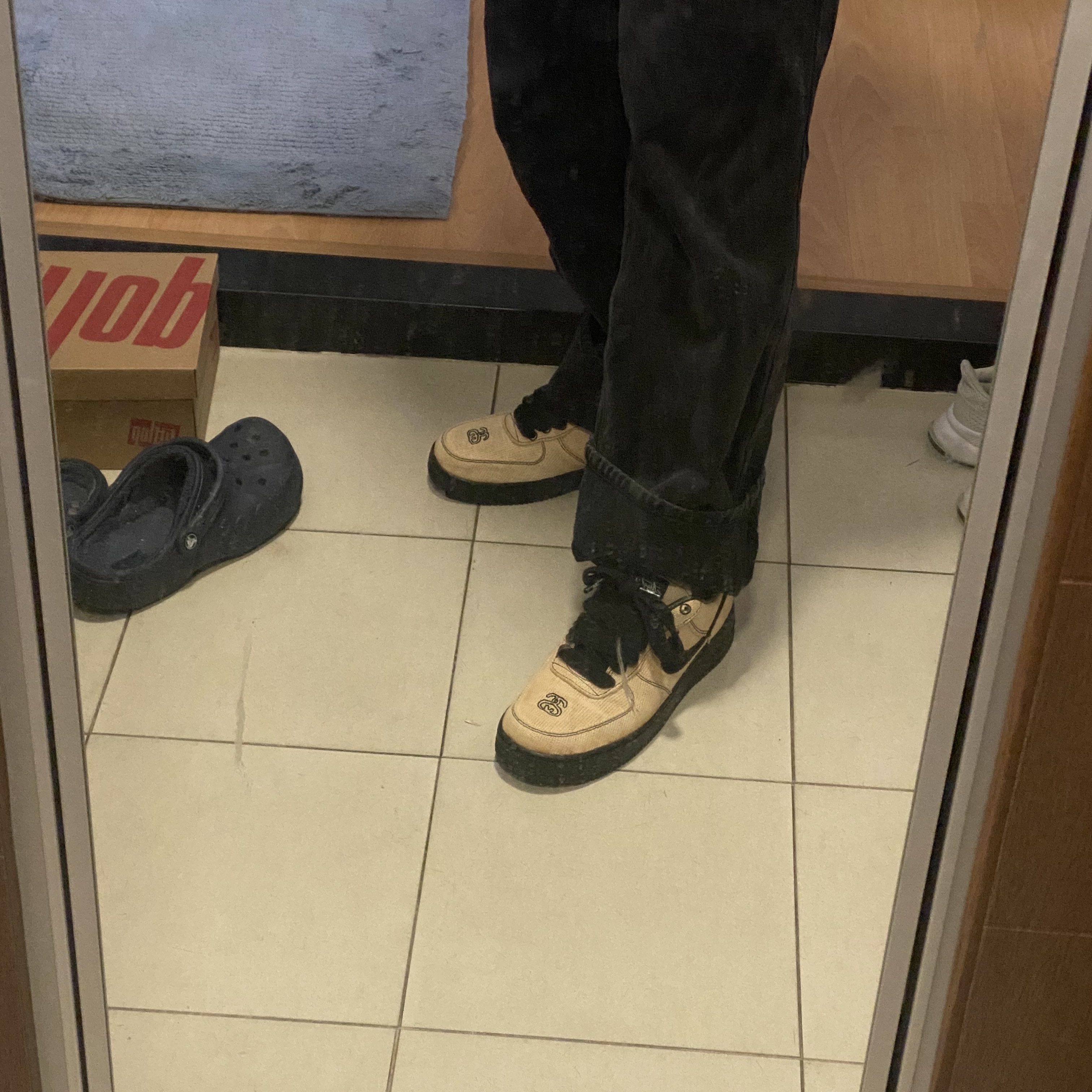 Nike x Stussy Air Force 1 Low Triple Black 착용 스타일 - 1