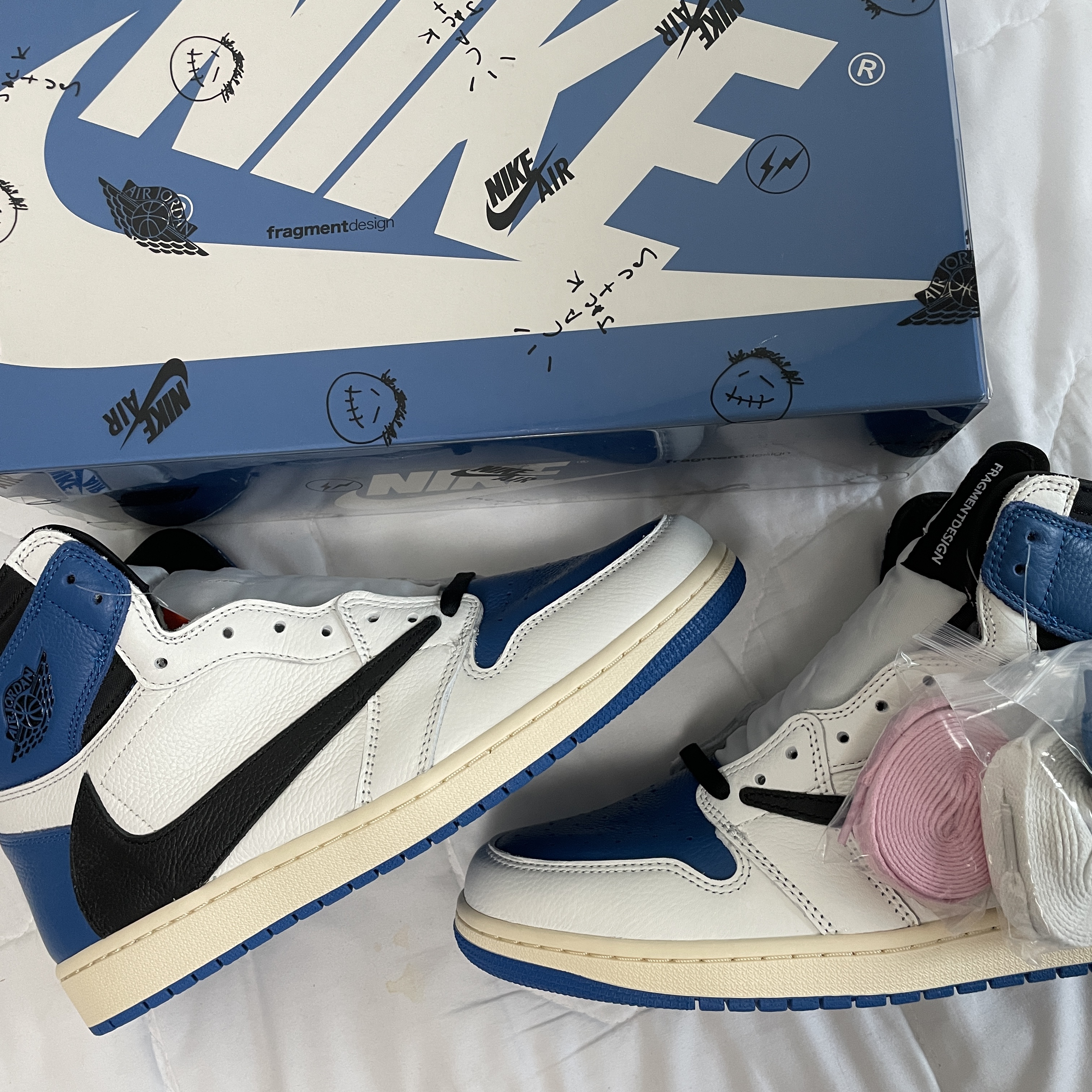 Jordan 1 x Travis Scott x Fragment Retro High OG SP Military Blue 착용 스타일 - 3