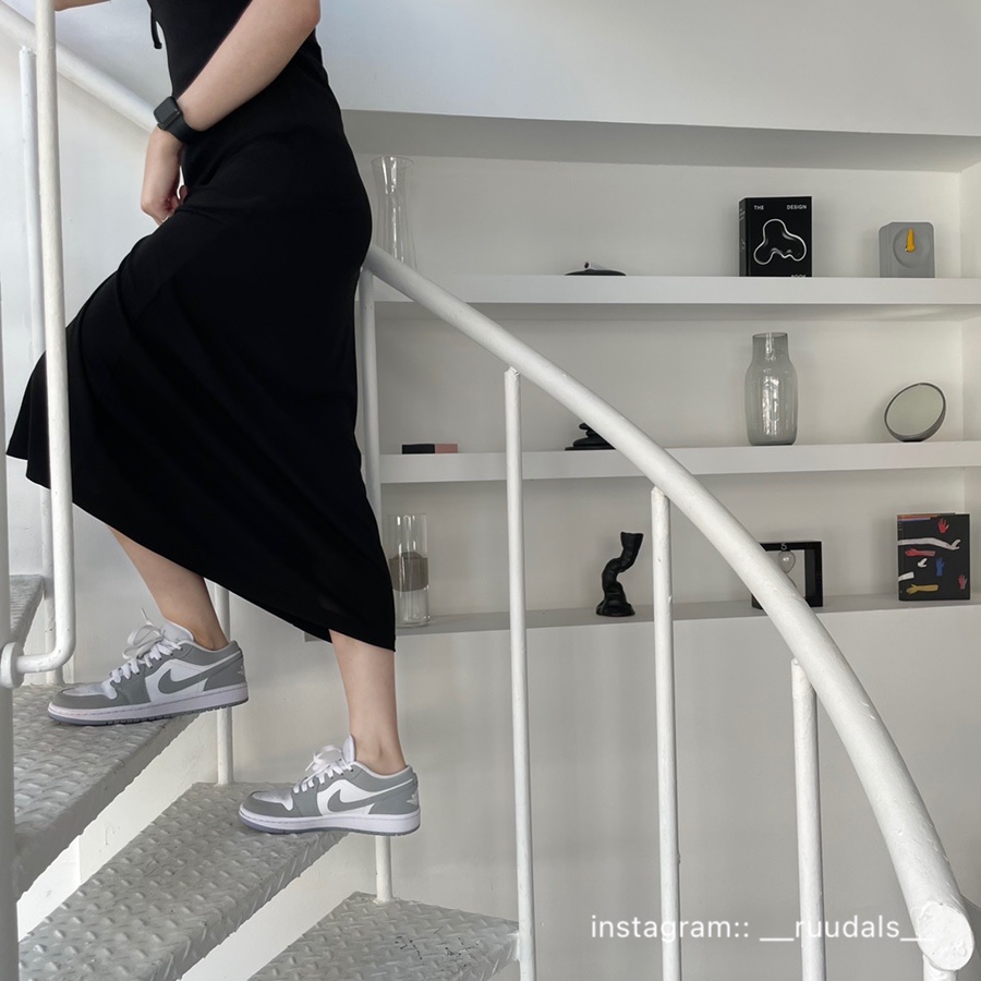 (W) Jordan 1 Low White Wolf Grey 착용 스타일 - 1