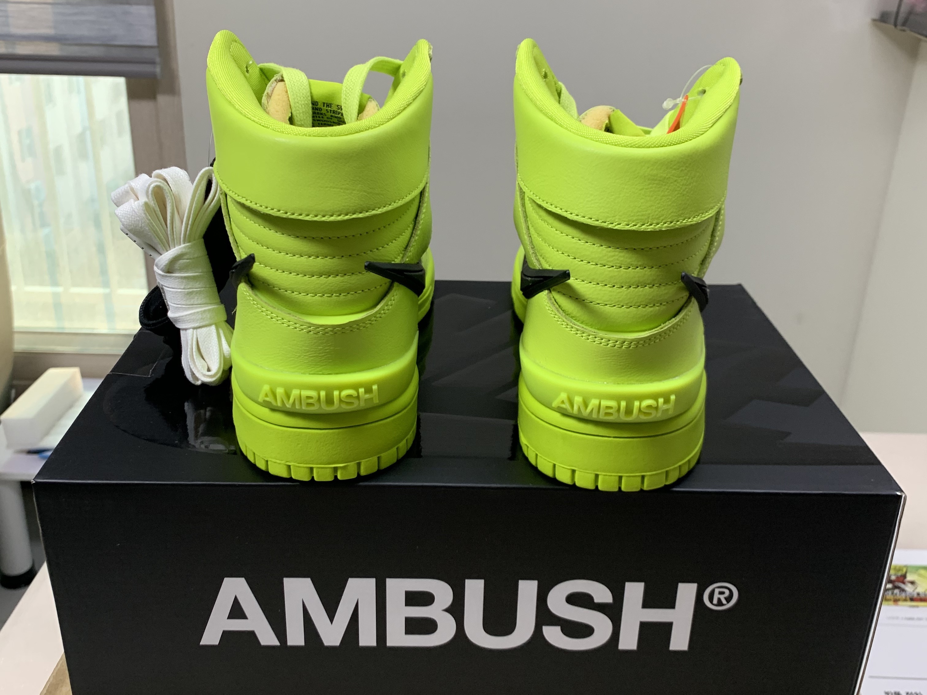 Nike x Ambush Dunk High Flash Lime 착용 스타일 - 4
