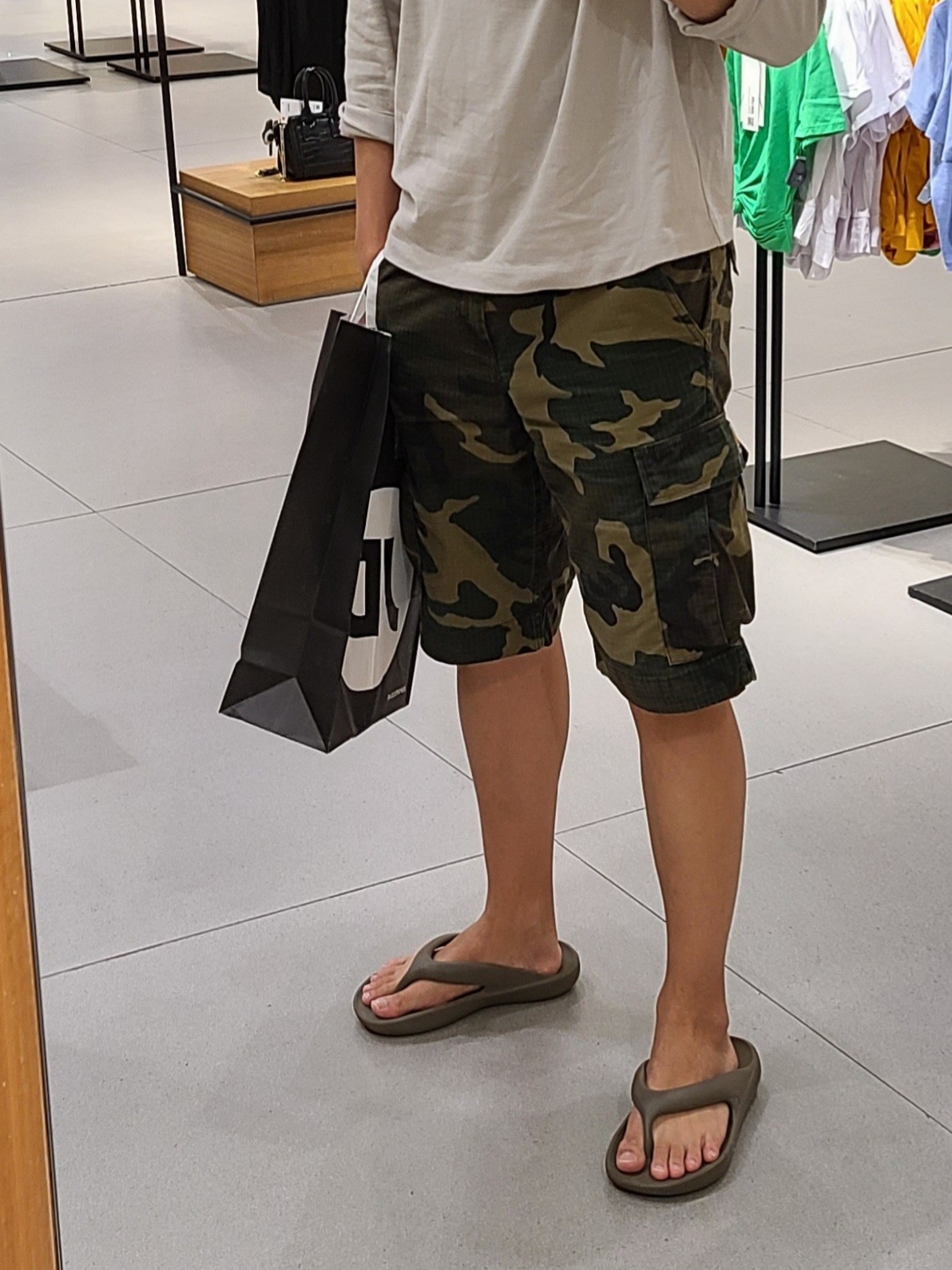 New Balance x Taw&Toe Flip Flop Khaki 착용 스타일