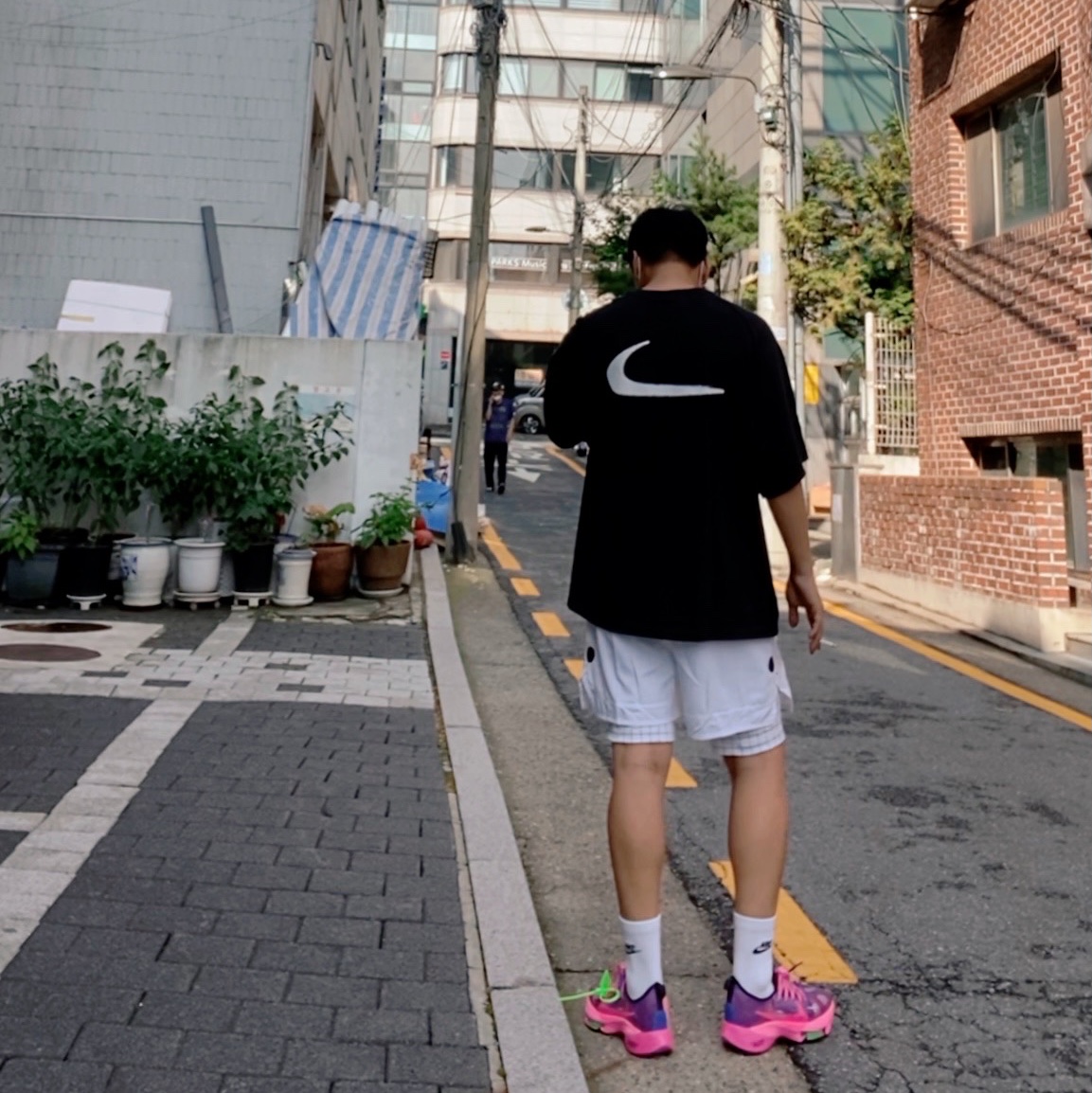 Nike x Off-White NRG Short Sleeve T-Shirt Black, Nike x Off-White Air Zoom Tempo Next% Pink Glow 착용 스타일 - 2