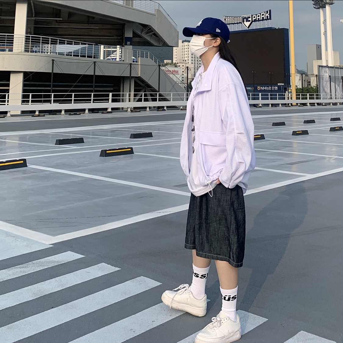 (W) Nike Air Force 1 Jester XX Triple White 착용 스타일 - 3