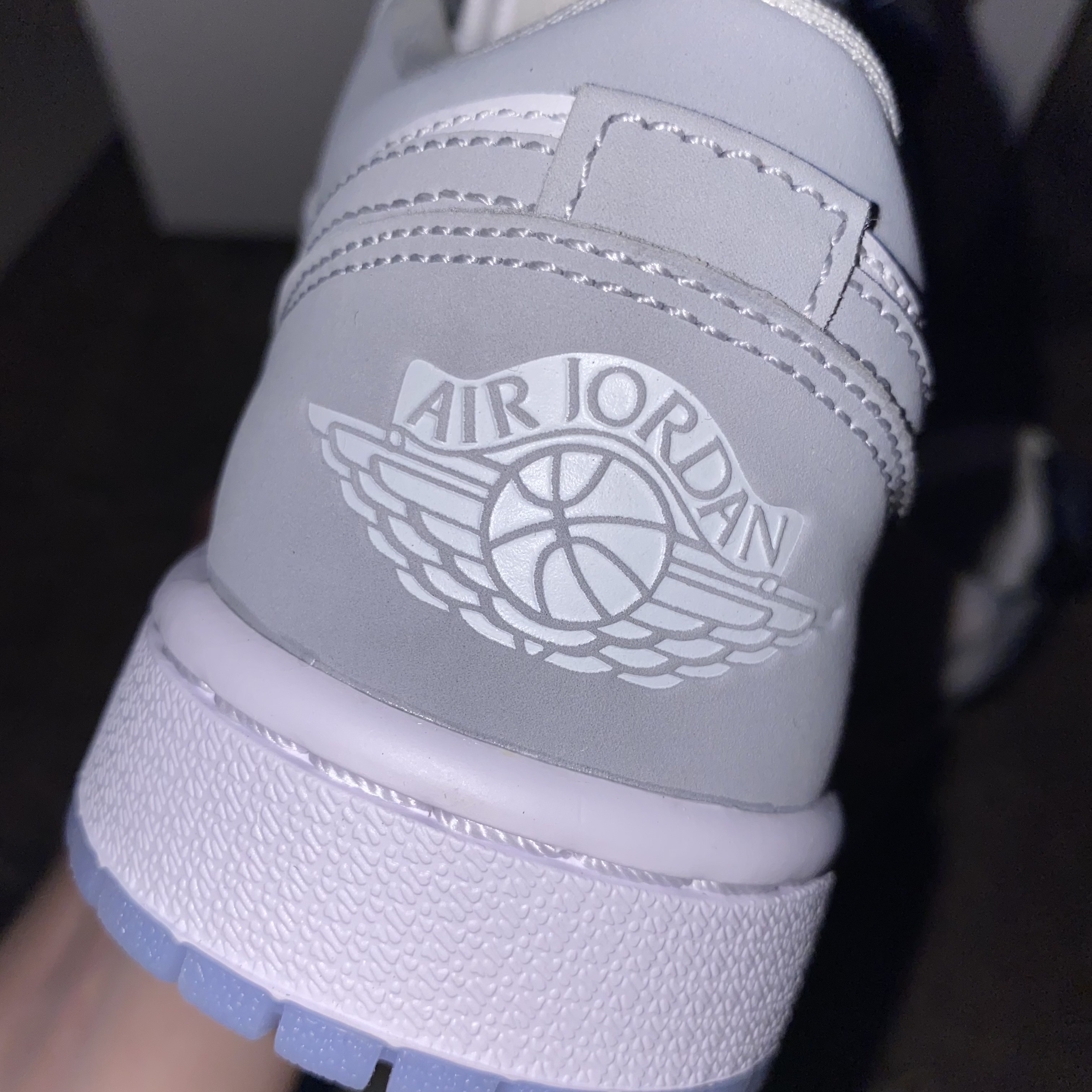 (W) Jordan 1 Low White Wolf Grey, (W) Dior D-Connect Technical Fabric White 착용 스타일 - 3
