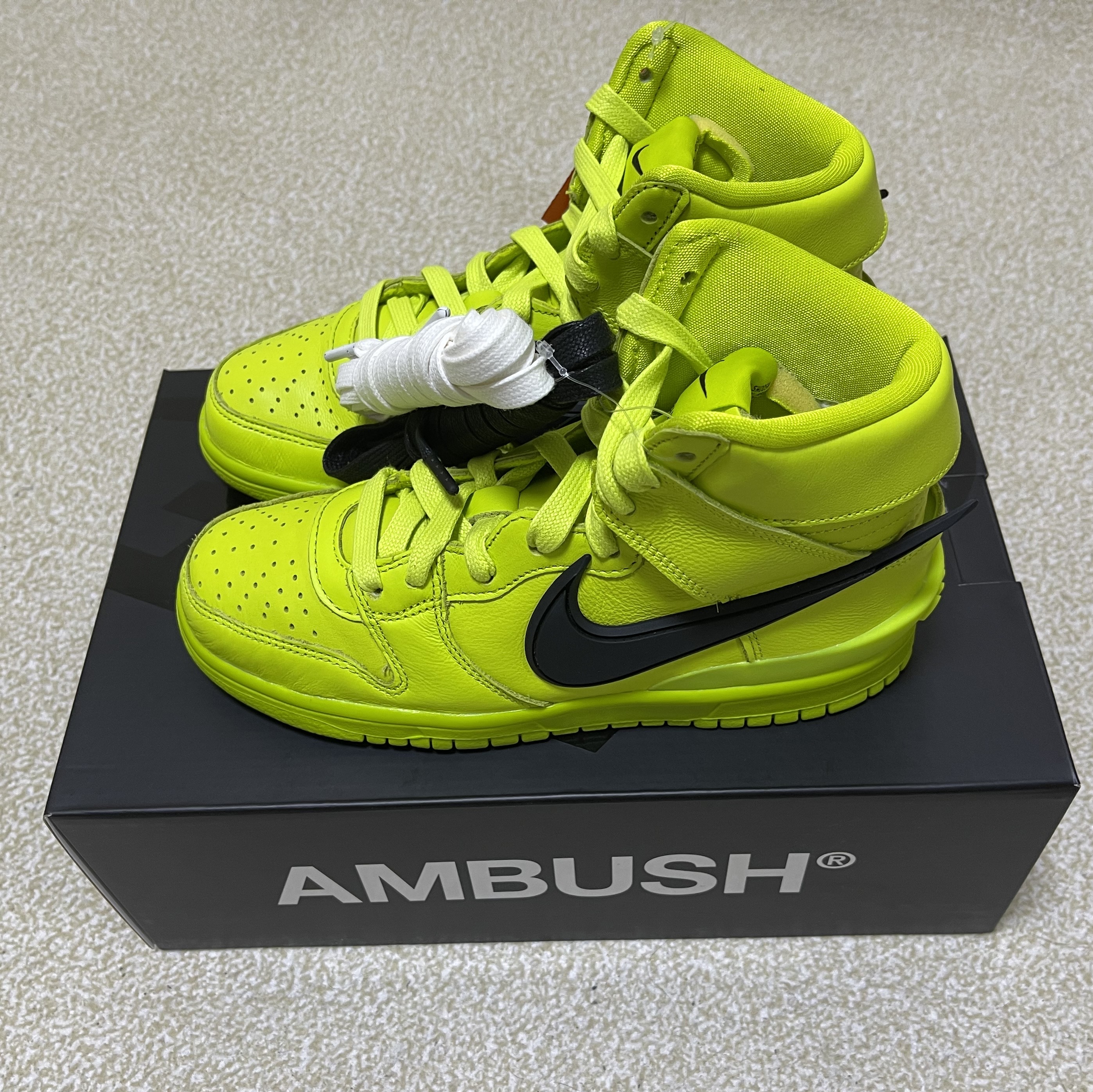 Nike x Ambush Dunk High Flash Lime 착용 스타일 - 2
