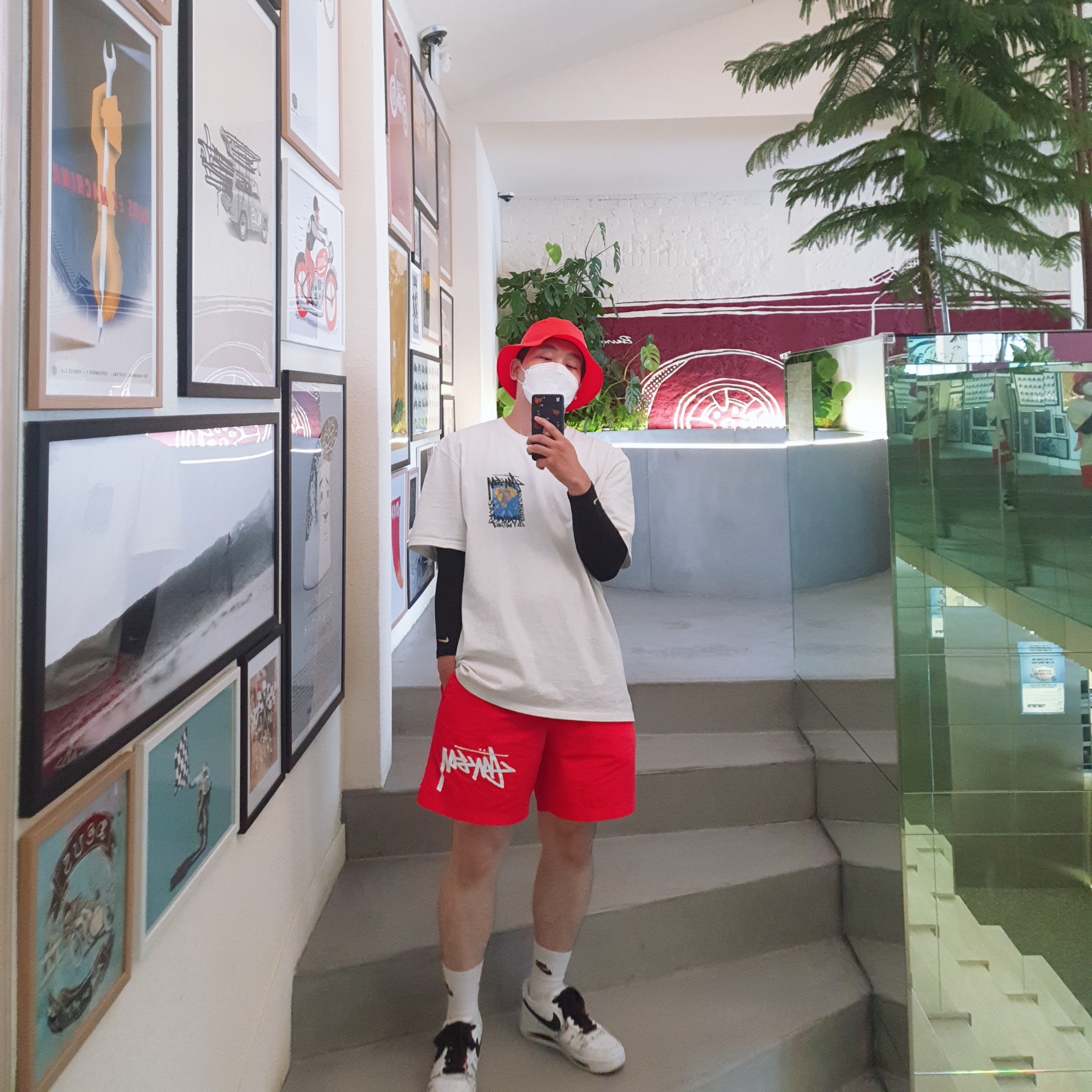 Nike x Stussy Water Shorts Habanero Red, Nike x Stussy Bucket Hat Habanero Red 착용 스타일