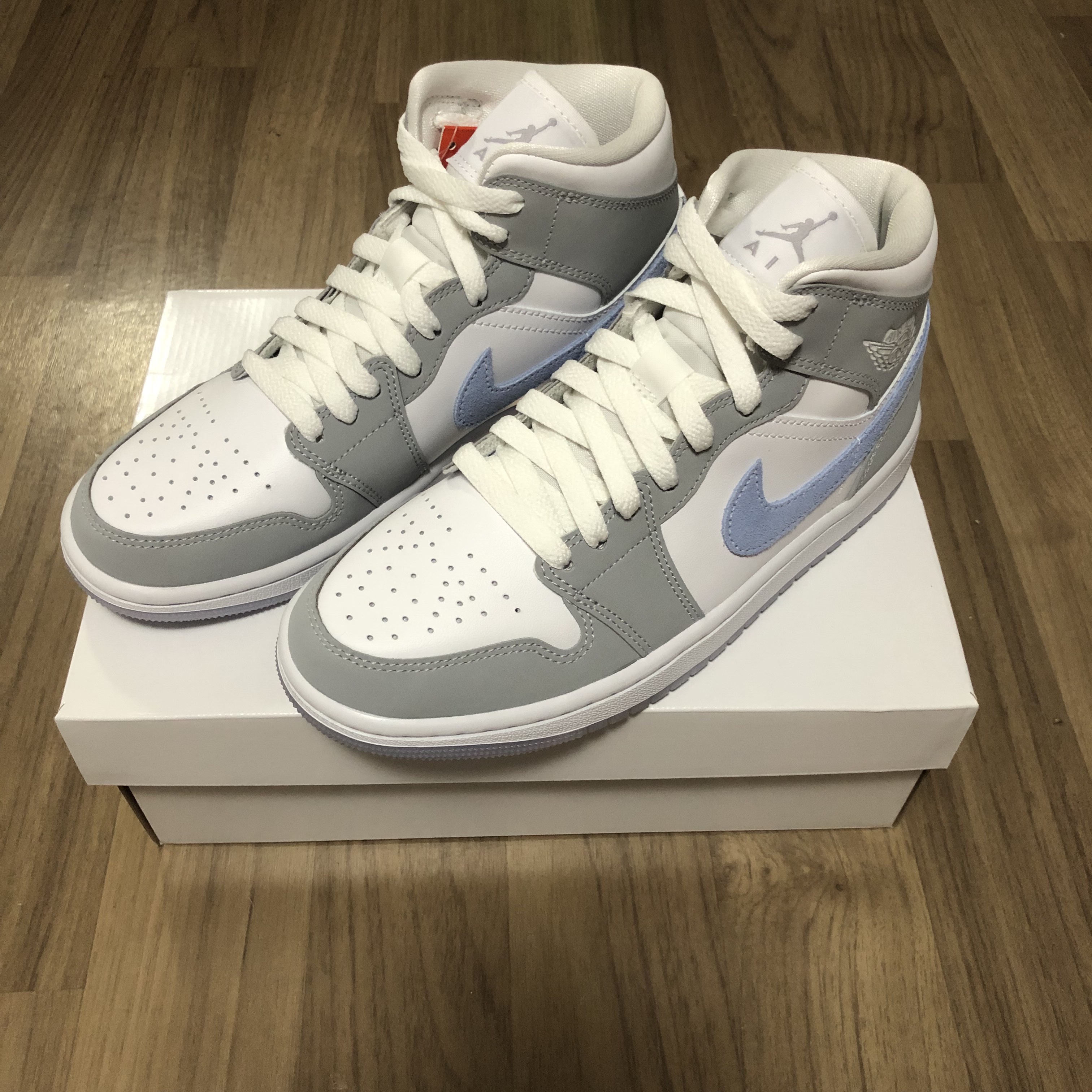 (W) Jordan 1 Mid Wolf Grey, (W) Jordan 1 Low White Wolf Grey 착용 스타일 - 1