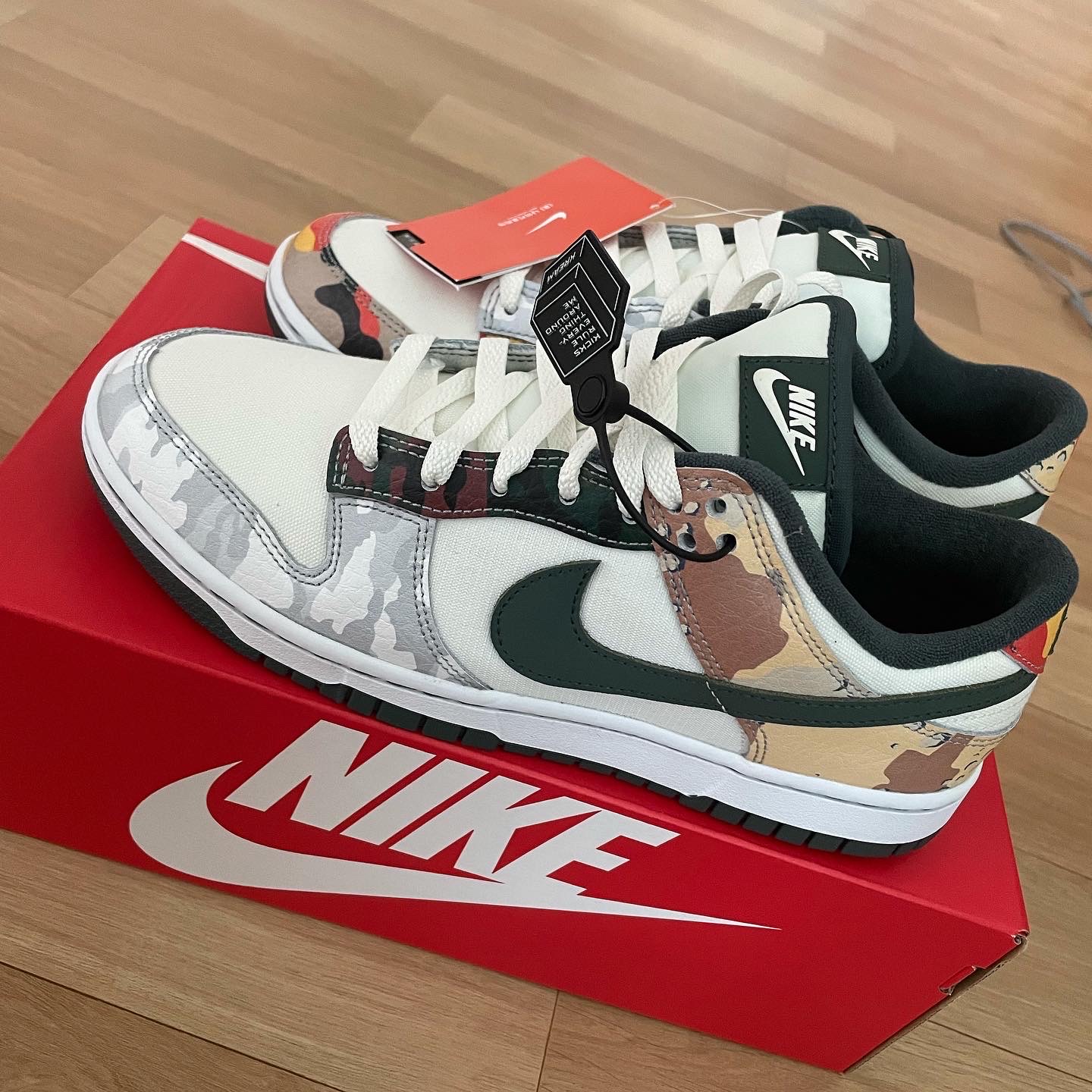 Nike Dunk Low SE Sail Multi Camo 착용 스타일