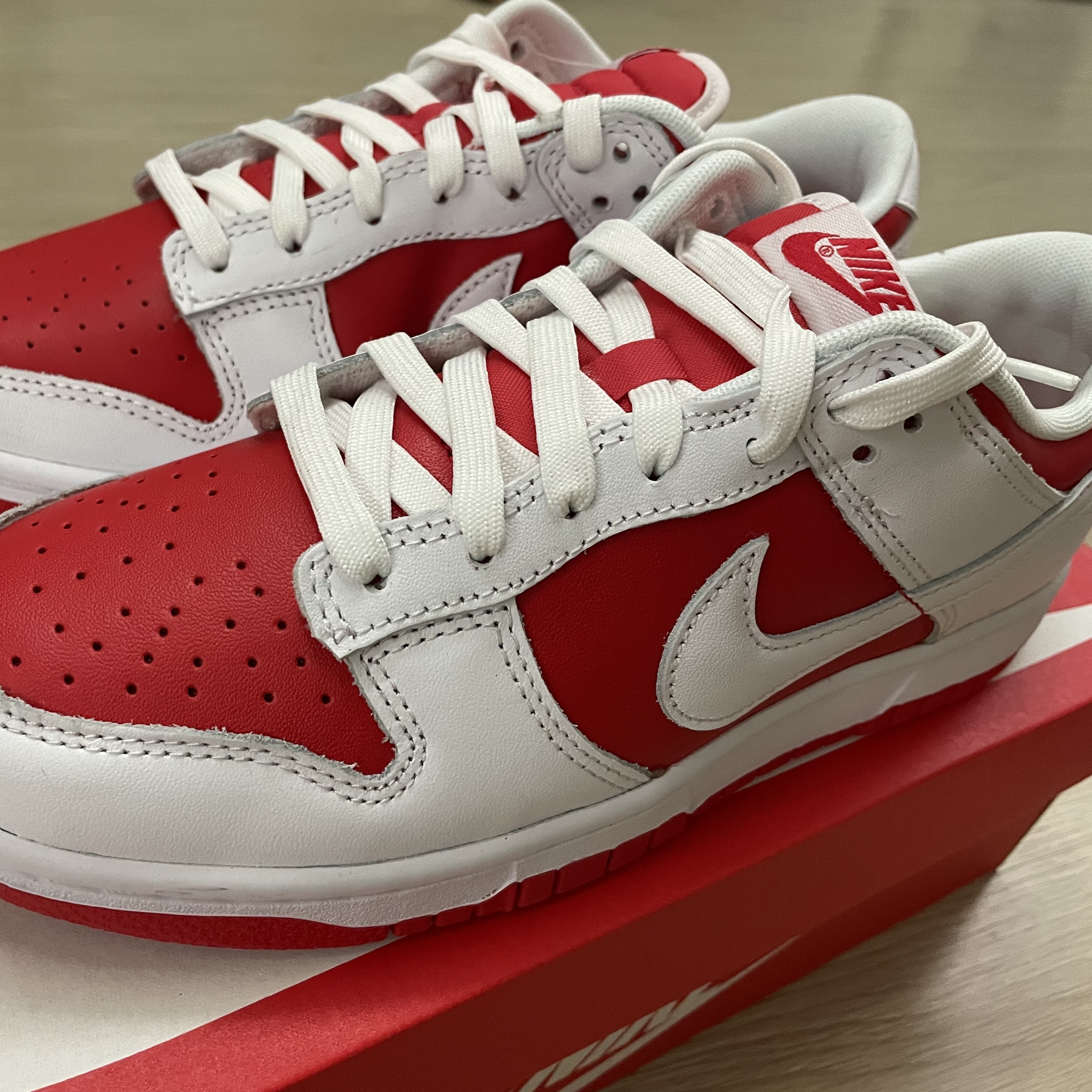 Nike Dunk Low Retro Championship Red 착용 스타일