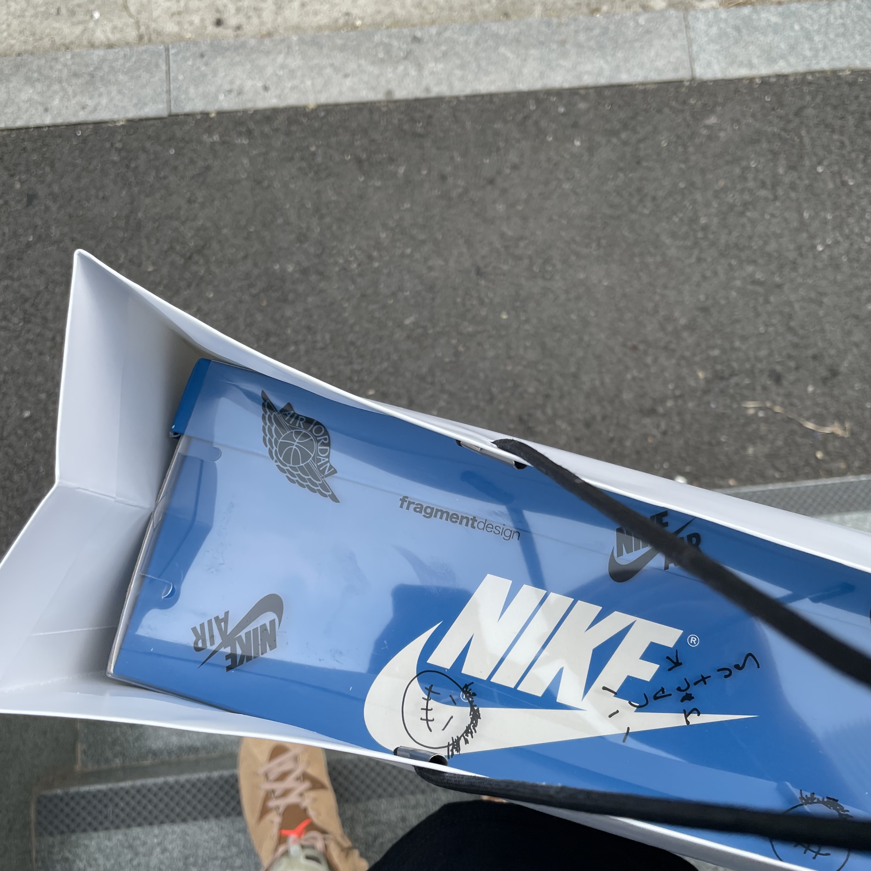 Jordan 1 x Travis Scott x Fragment Retro High OG SP Military Blue 착용 스타일