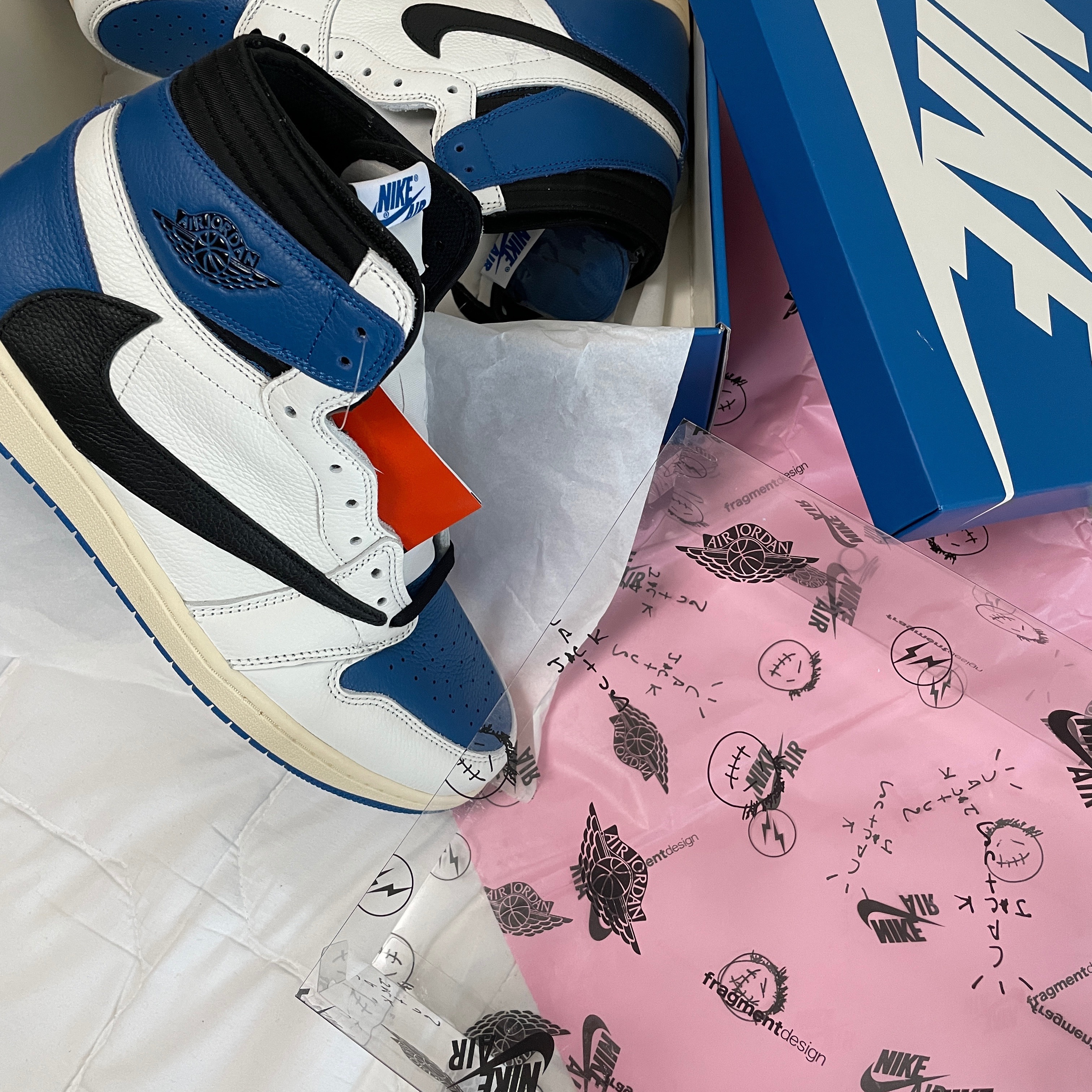 Jordan 1 x Travis Scott x Fragment Retro High OG SP Military Blue 착용 스타일 - 1