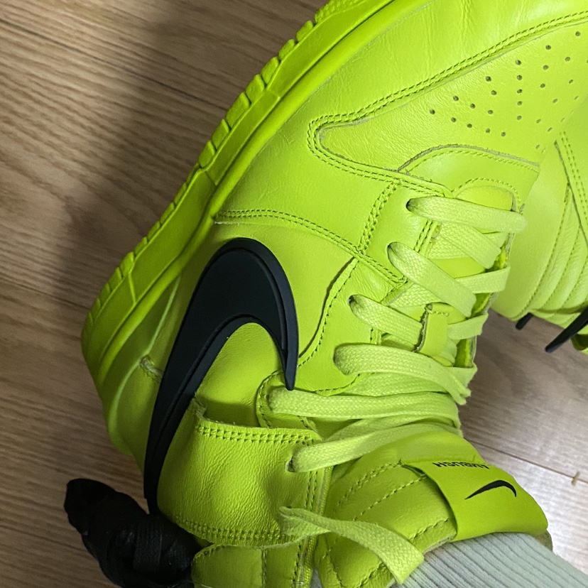 Nike x Ambush Dunk High Flash Lime 착용 스타일 - 2