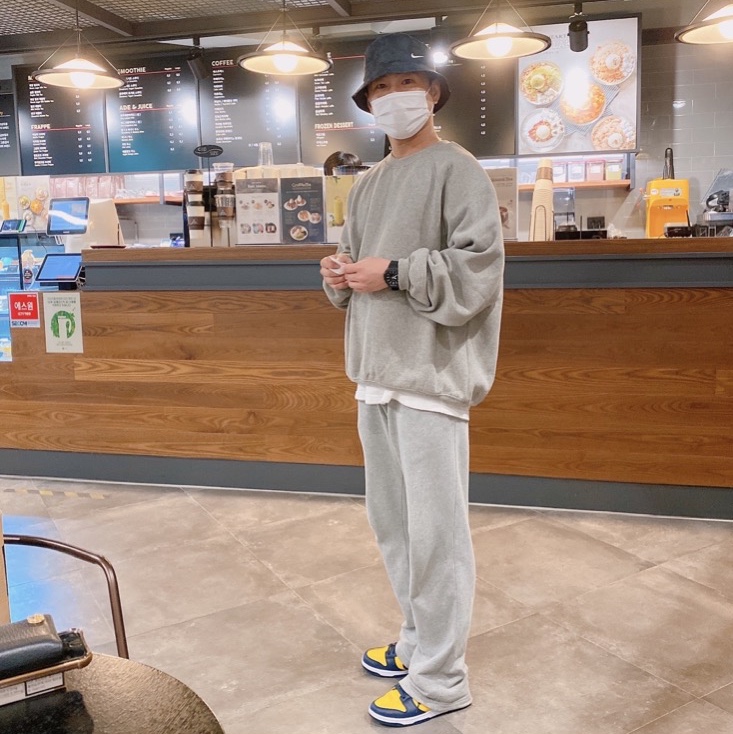Nike Dunk Low Retro Varsity Maize, Essentials Pull-Over Crewneck Sweatshirt Oatmeal - 21SS 착용 스타일