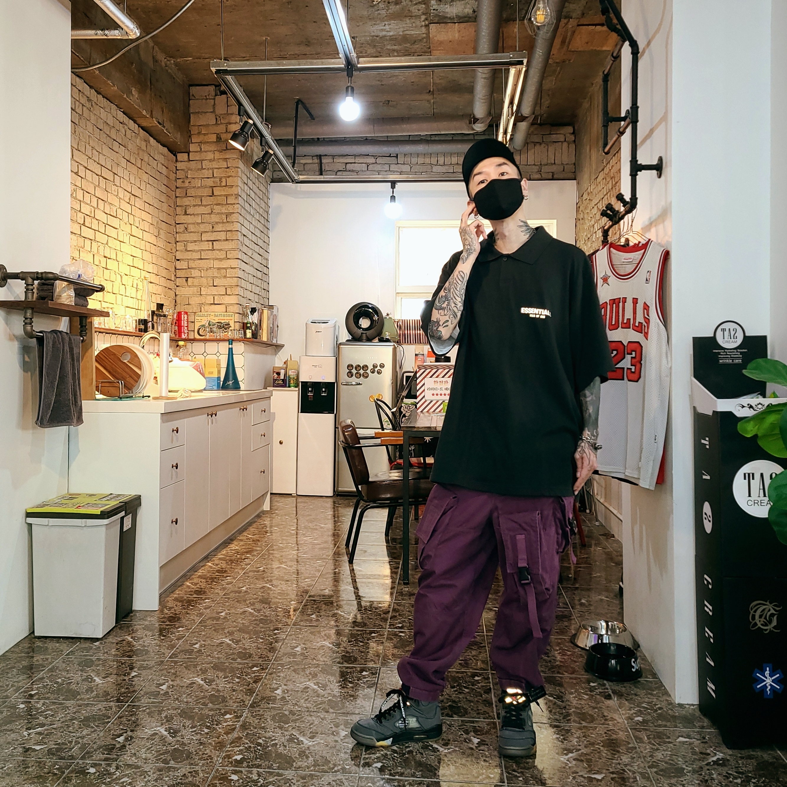 Essentials Short Sleeve Boxy Polo Dark Slate/Stretch Limo/Black - 20SS, Jordan 5 x Off-White Retro SP Black Muslin 착용 스타일