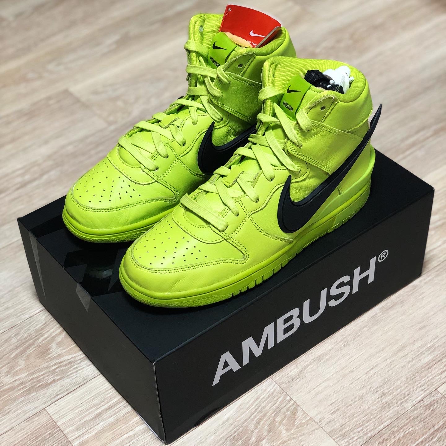 Nike x Ambush Dunk High Flash Lime 착용 스타일 - 4