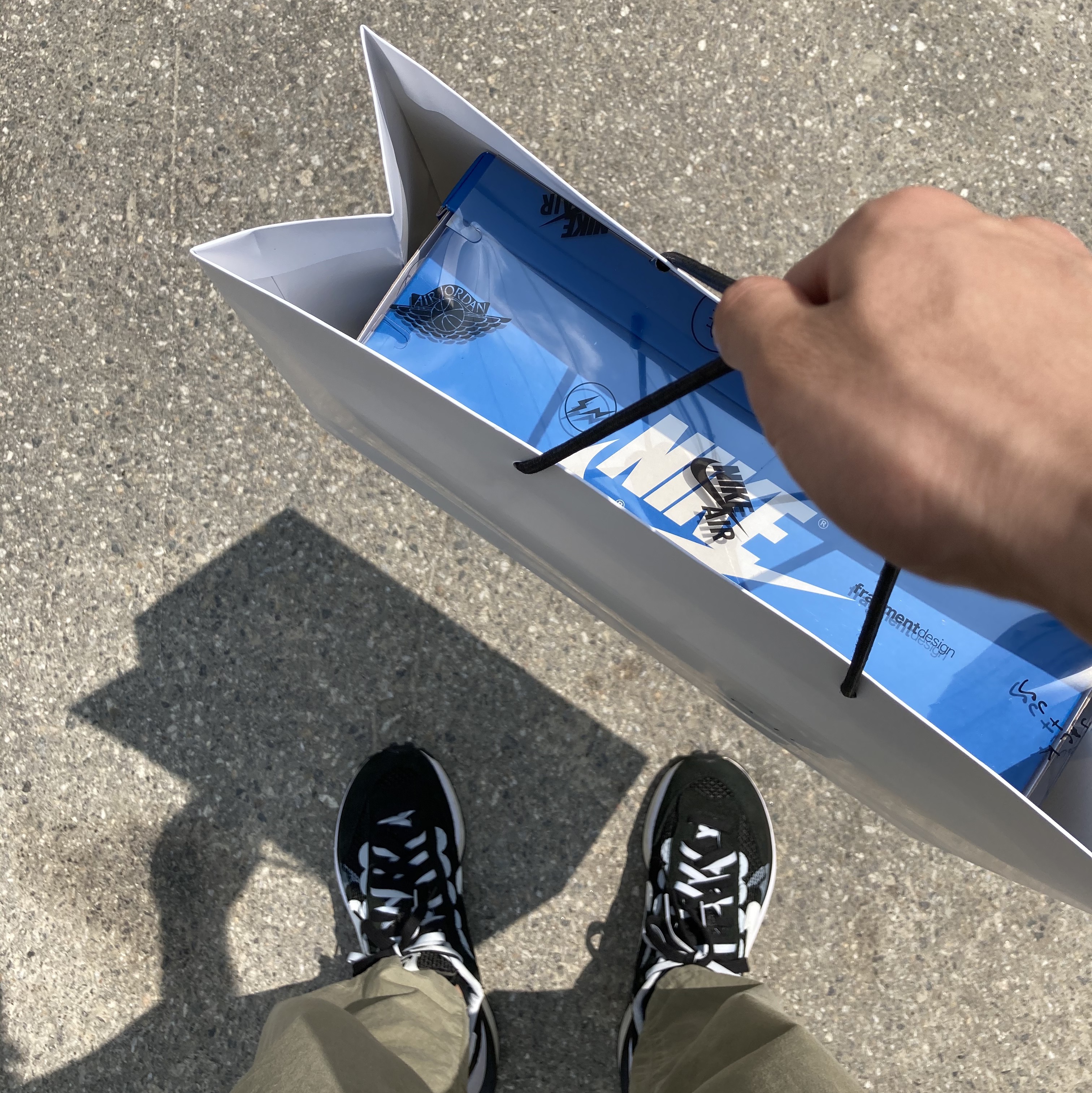 Nike x Sacai VaporWaffle Black White, Jordan 1 x Travis Scott x Fragment Retro High OG SP Military Blue 착용 스타일