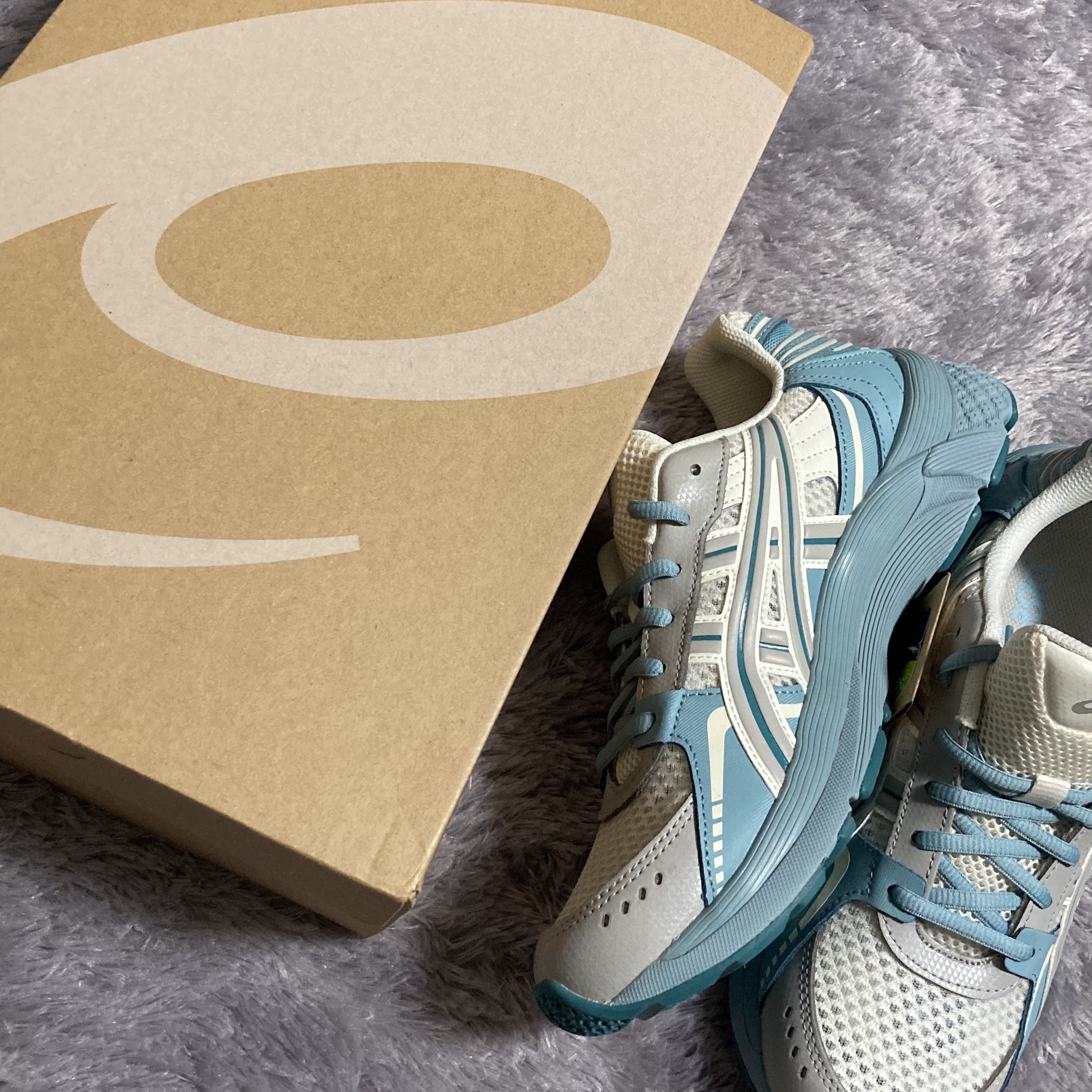 Asics Gel-Kyrios Cream Oyster Grey 착용 스타일