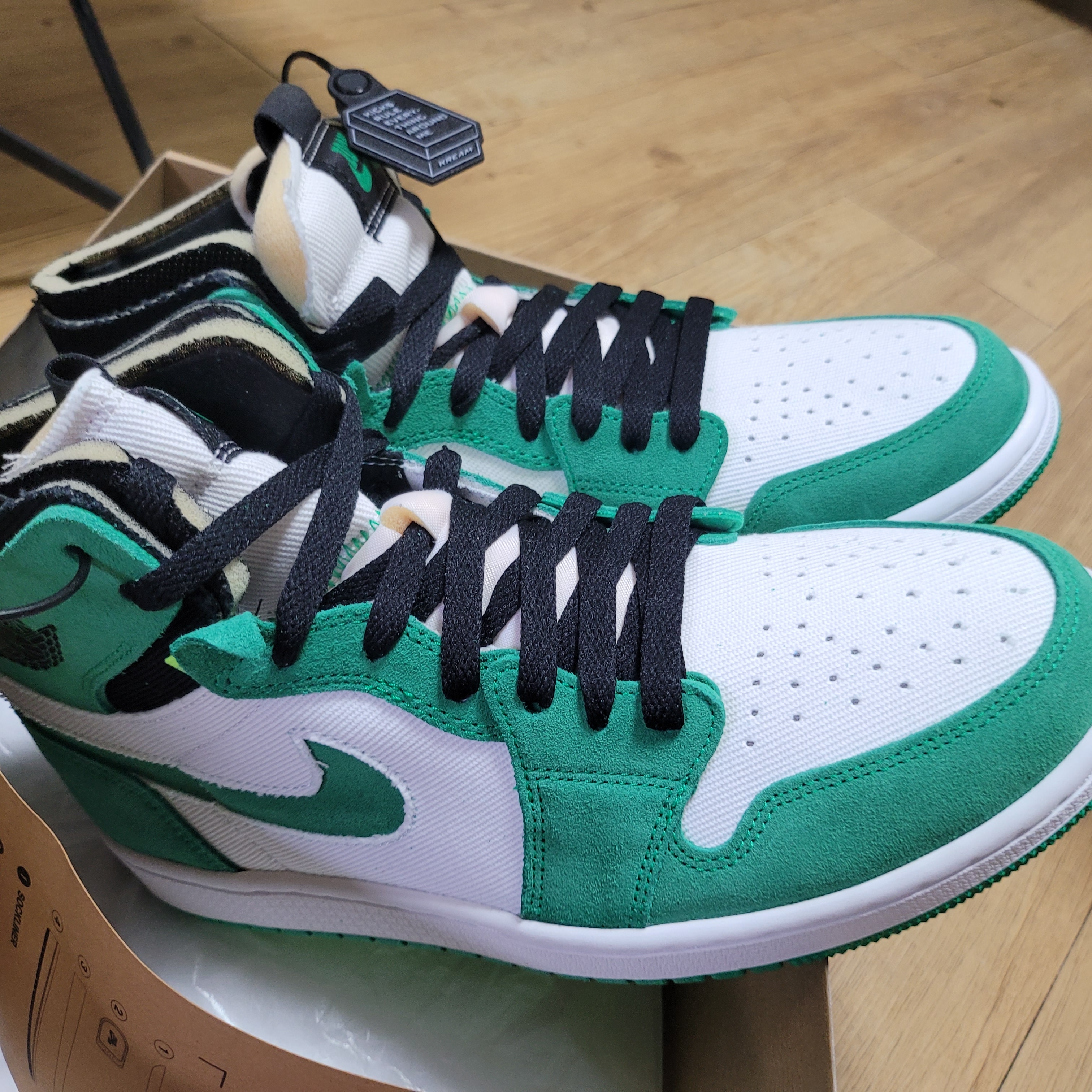 (W) Jordan 1 Zoom Air CMFT Stadium Green 착용 스타일 - 1