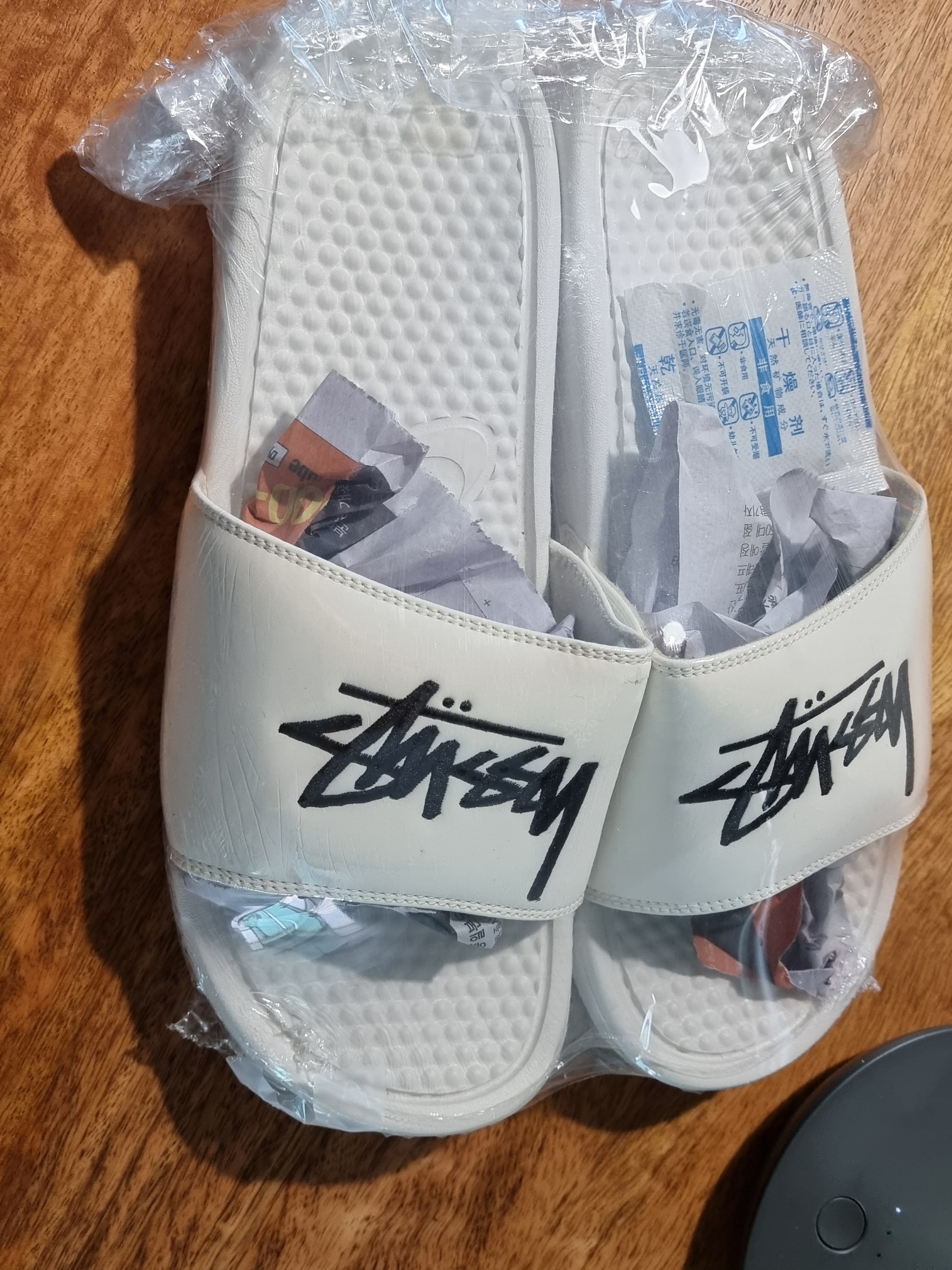 Nike x Stussy Benassi Slide Sail 착용 스타일