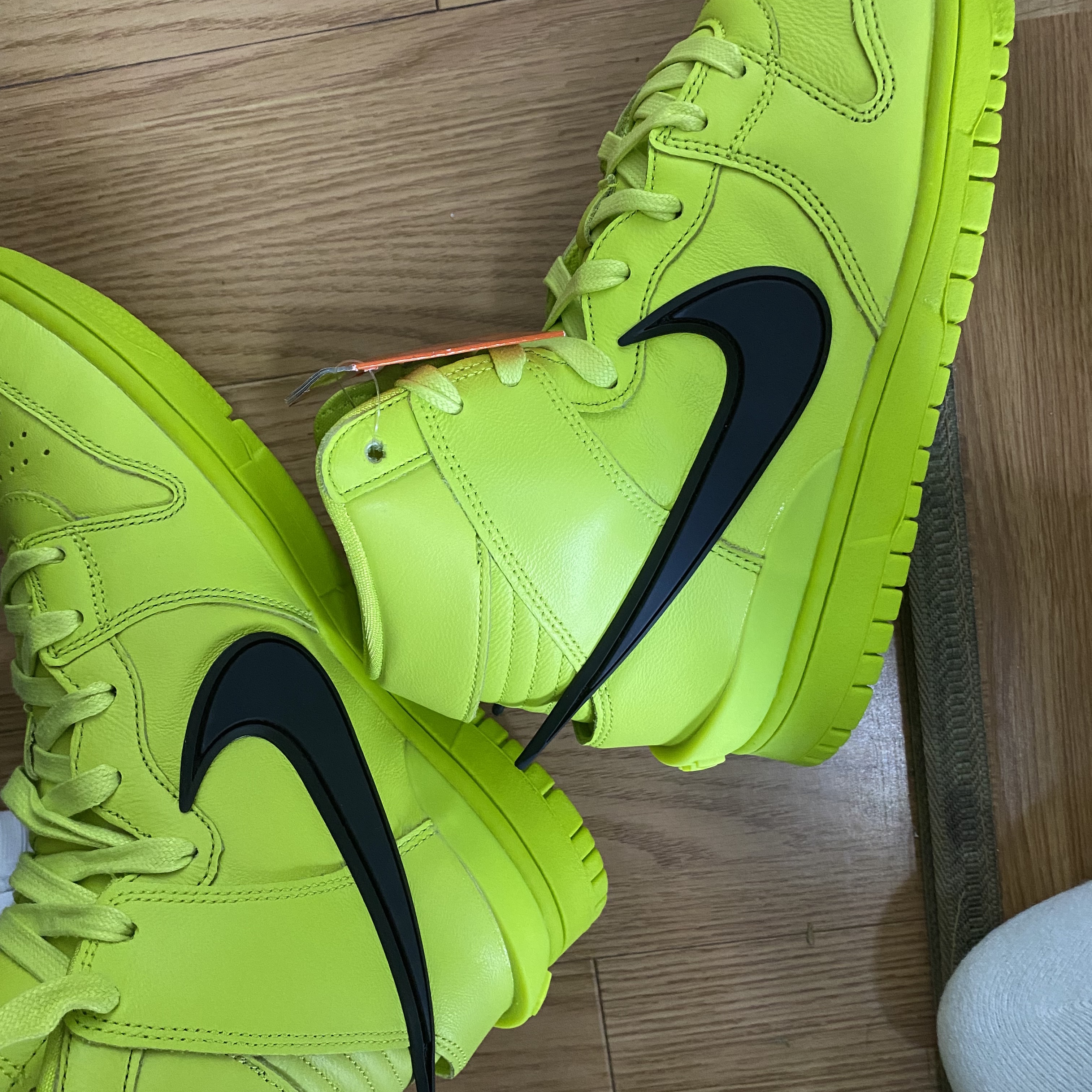 Nike x Ambush Dunk High Flash Lime 착용 스타일 - 1