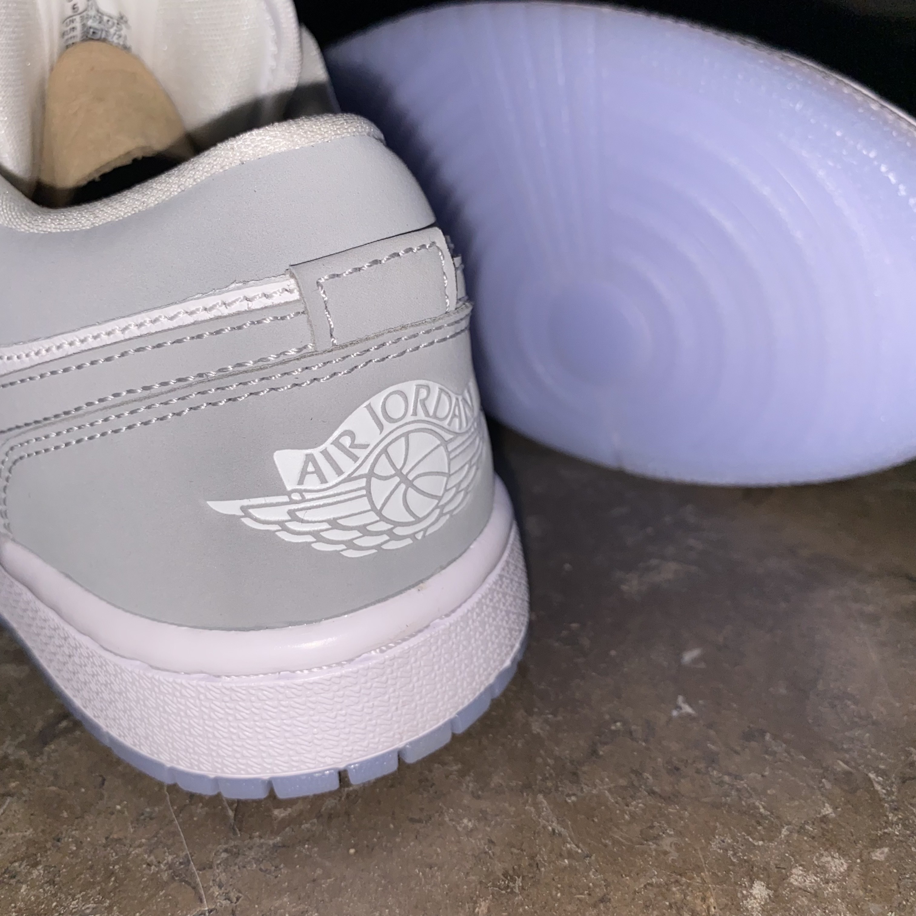 (W) Jordan 1 Low White Wolf Grey, (W) Dior D-Connect Technical Fabric White 착용 스타일 - 2