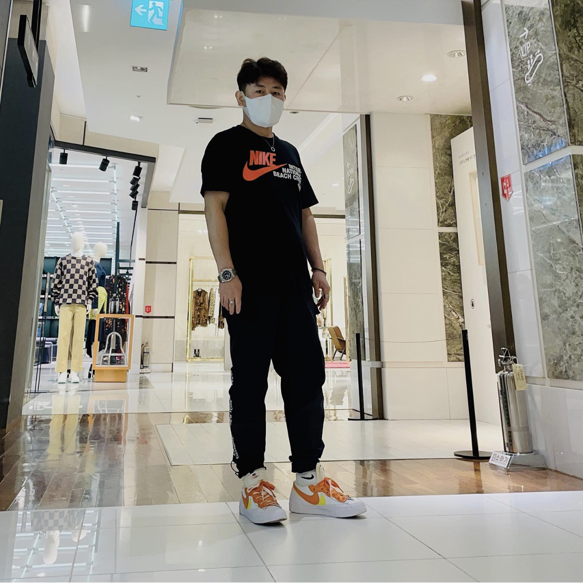 Nike x Stussy International Beach Crew T-Shirt Black - Asia, Nike x Sacai Blazer Low Magma Orange 착용 스타일