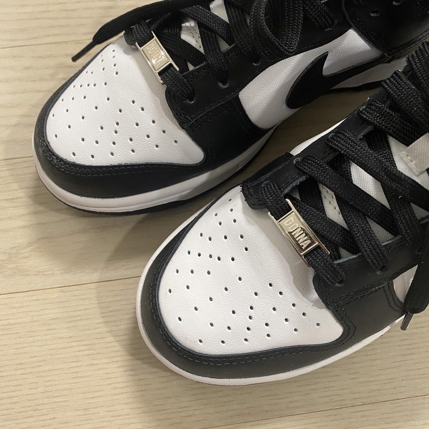 (W) Nike Dunk Low Black 착용 스타일 - 1