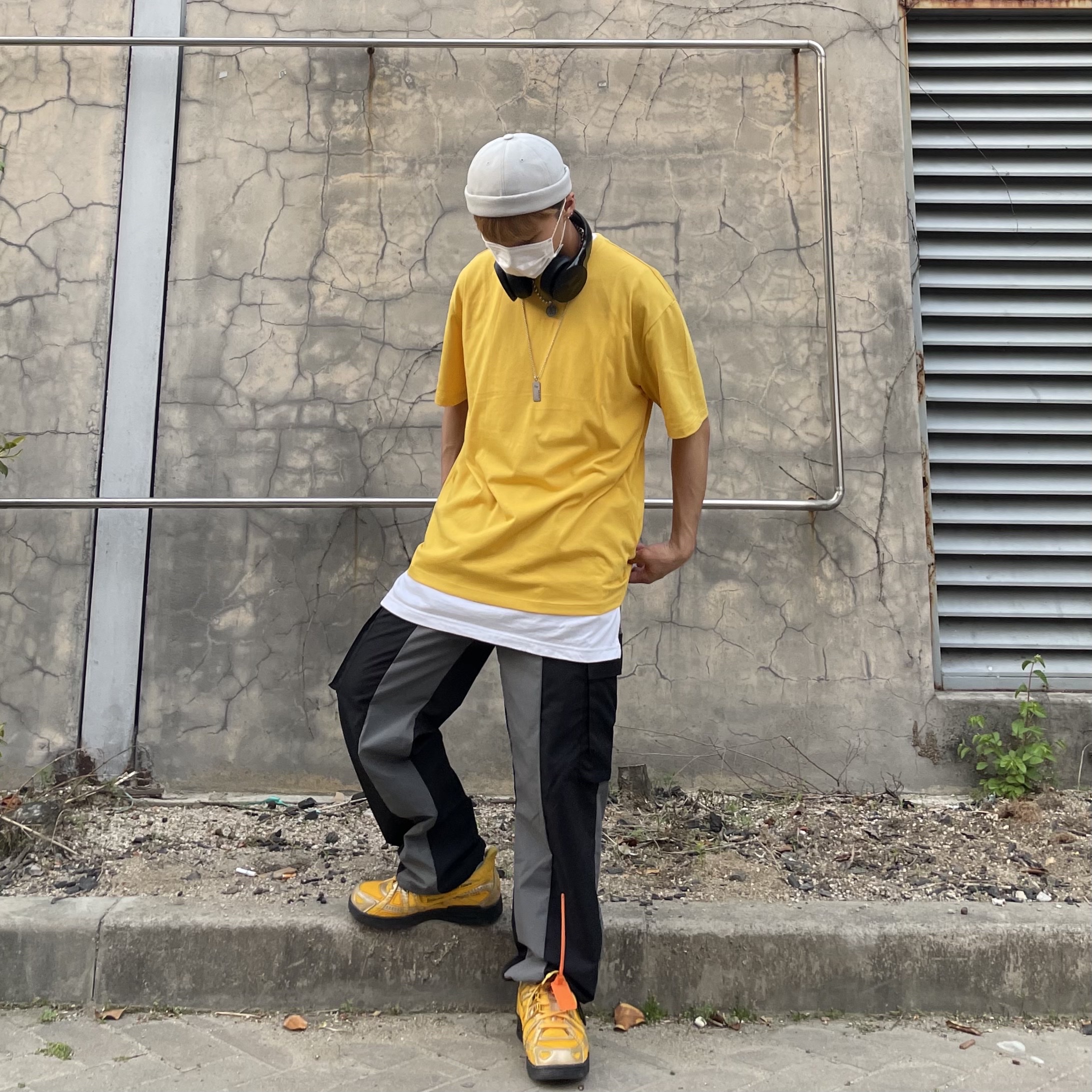 Nike x Off-White Air Rubber Dunk University Gold 착용 스타일