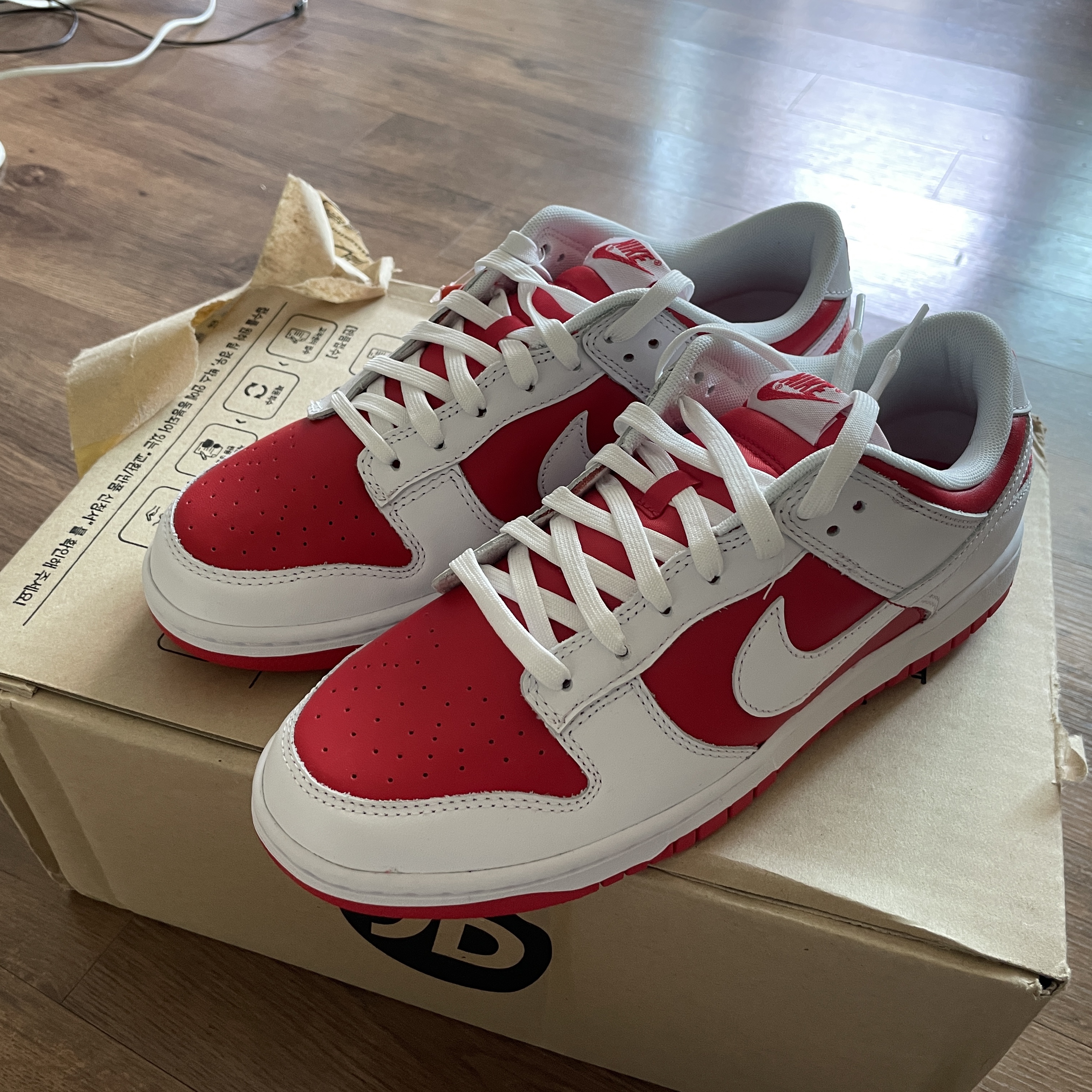 Nike Dunk Low Retro Championship Red 착용 스타일