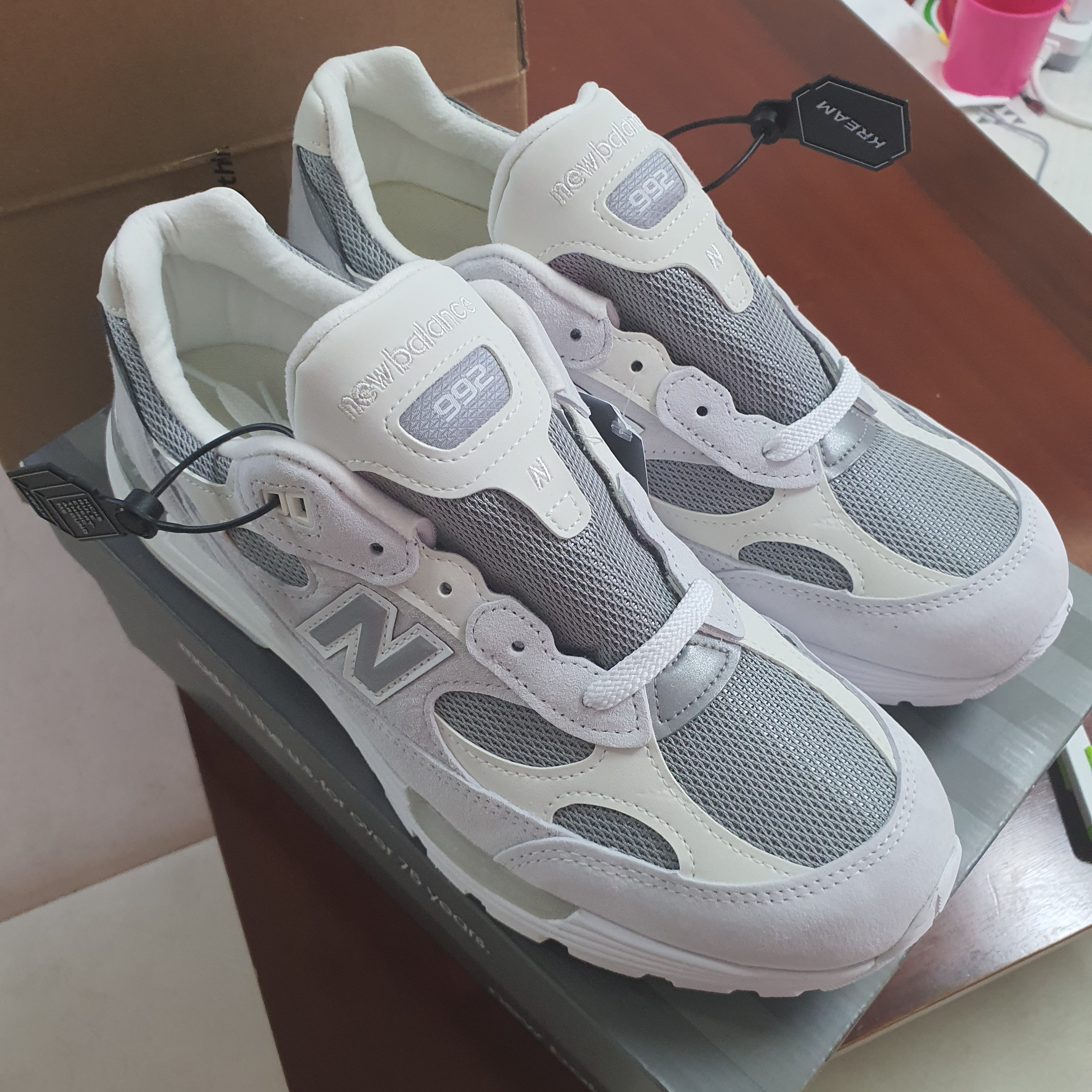 New Balance 992 Made in USA White Silver 착용 스타일 - 1
