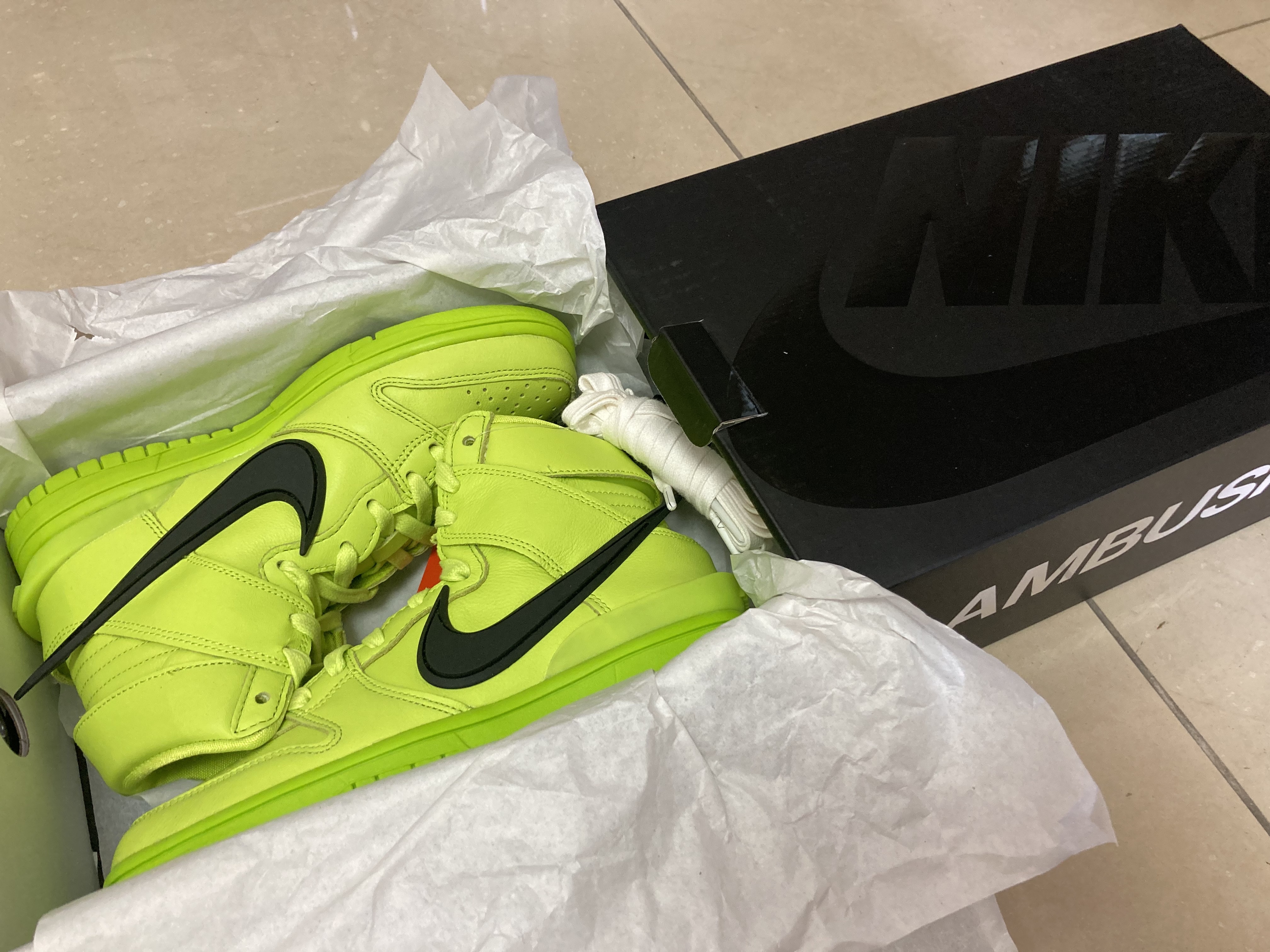 Nike x Ambush Dunk High Flash Lime 착용 스타일 - 1
