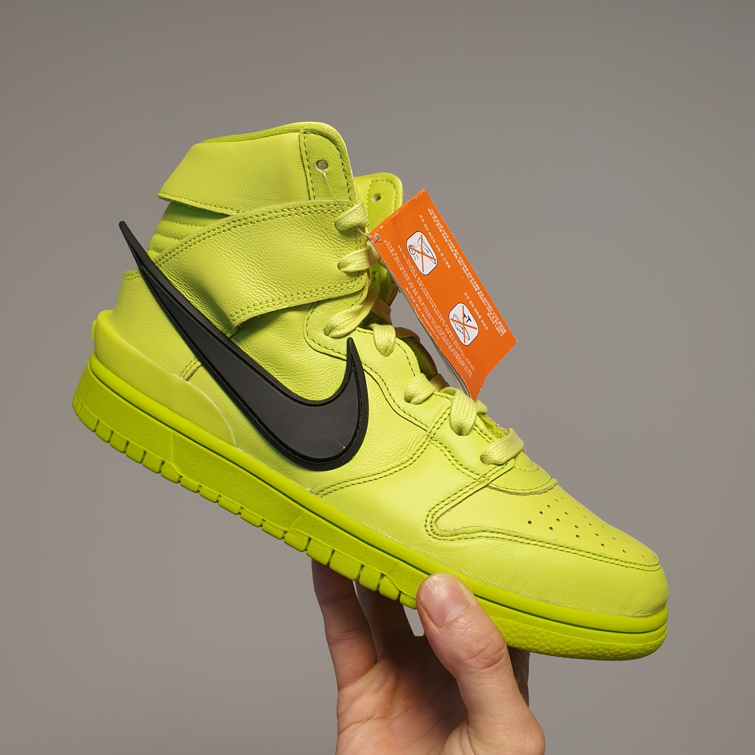 Nike x Ambush Dunk High Flash Lime 착용 스타일 - 1