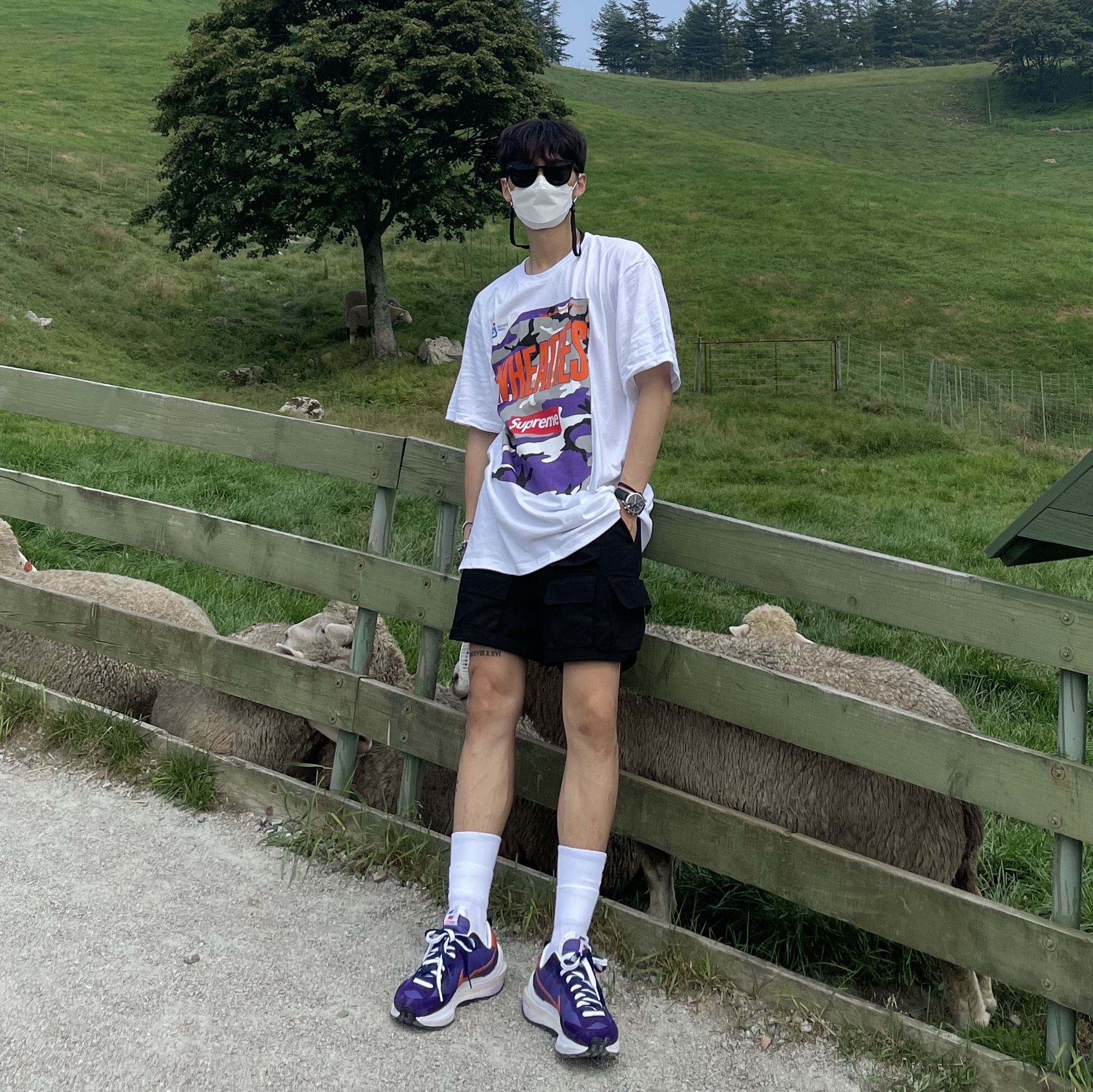 Supreme Wheaties T-Shirt White - 21SS, Nike x Sacai VaporWaffle Dark Iris 착용 스타일 - 2