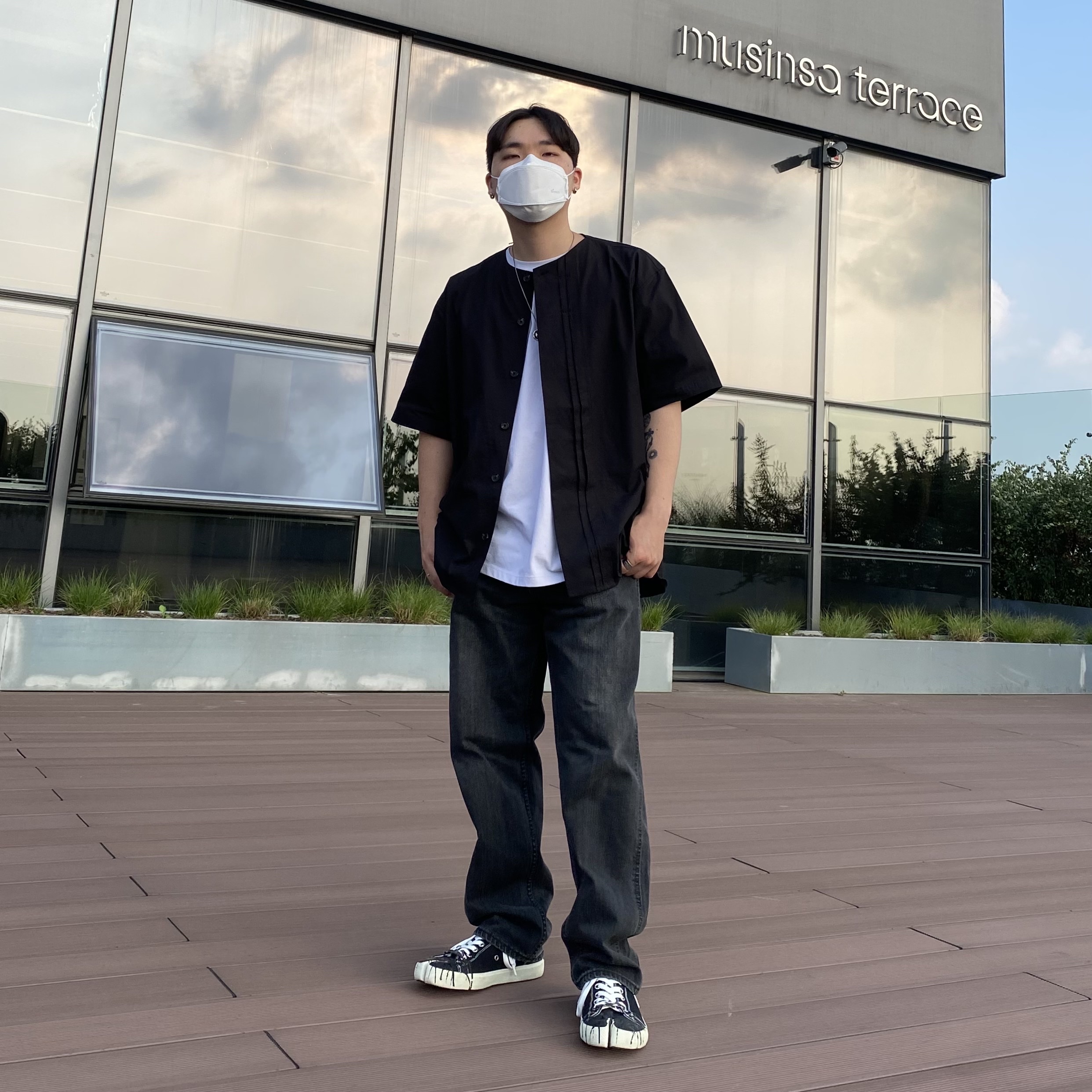 Maison Margiela Tabi Paint Drop Sneakers Black 착용 스타일