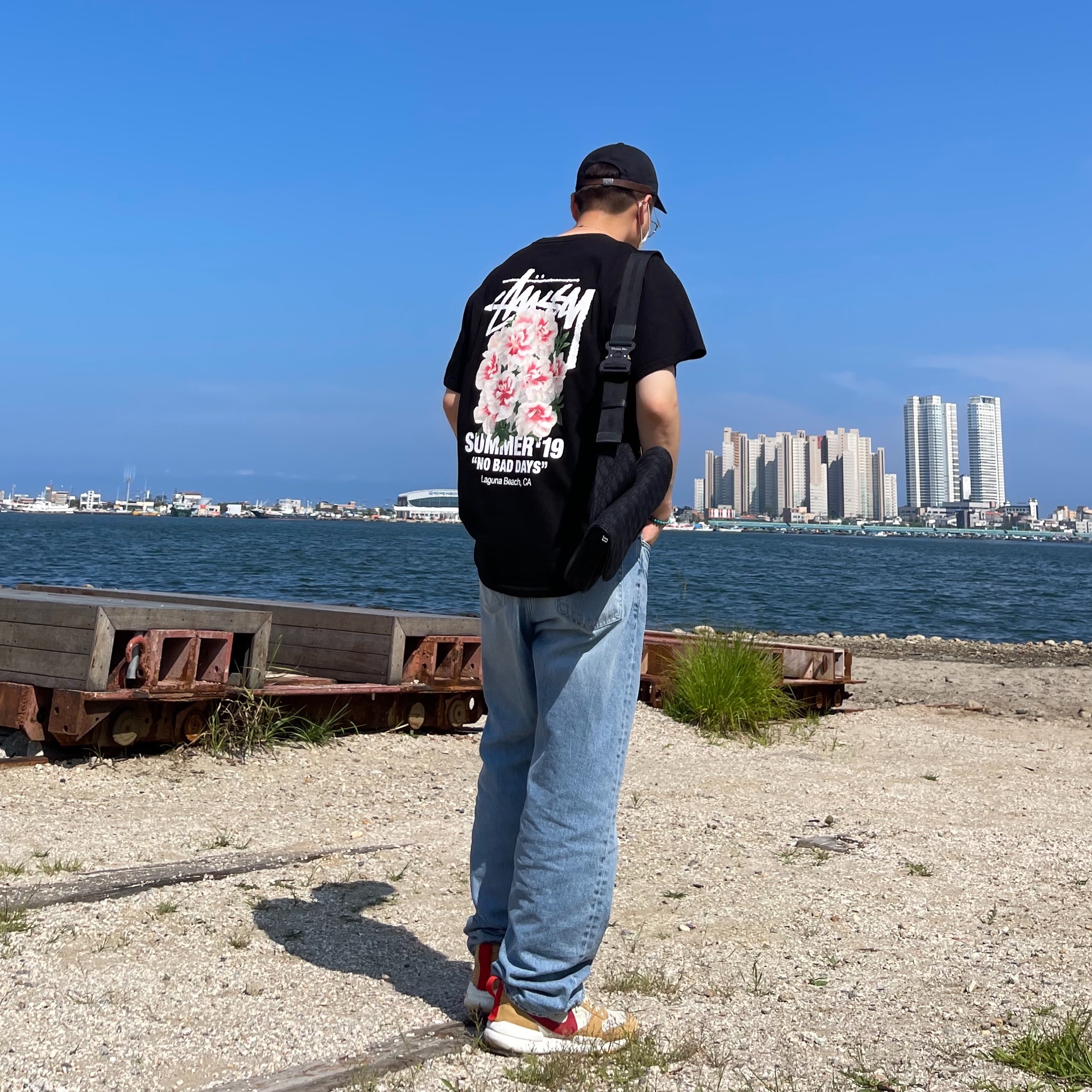Nike x Tom Sachs Mars Yard Shoe 2.0 Space Camp, Stussy Carnation T-Shirt Black 착용 스타일