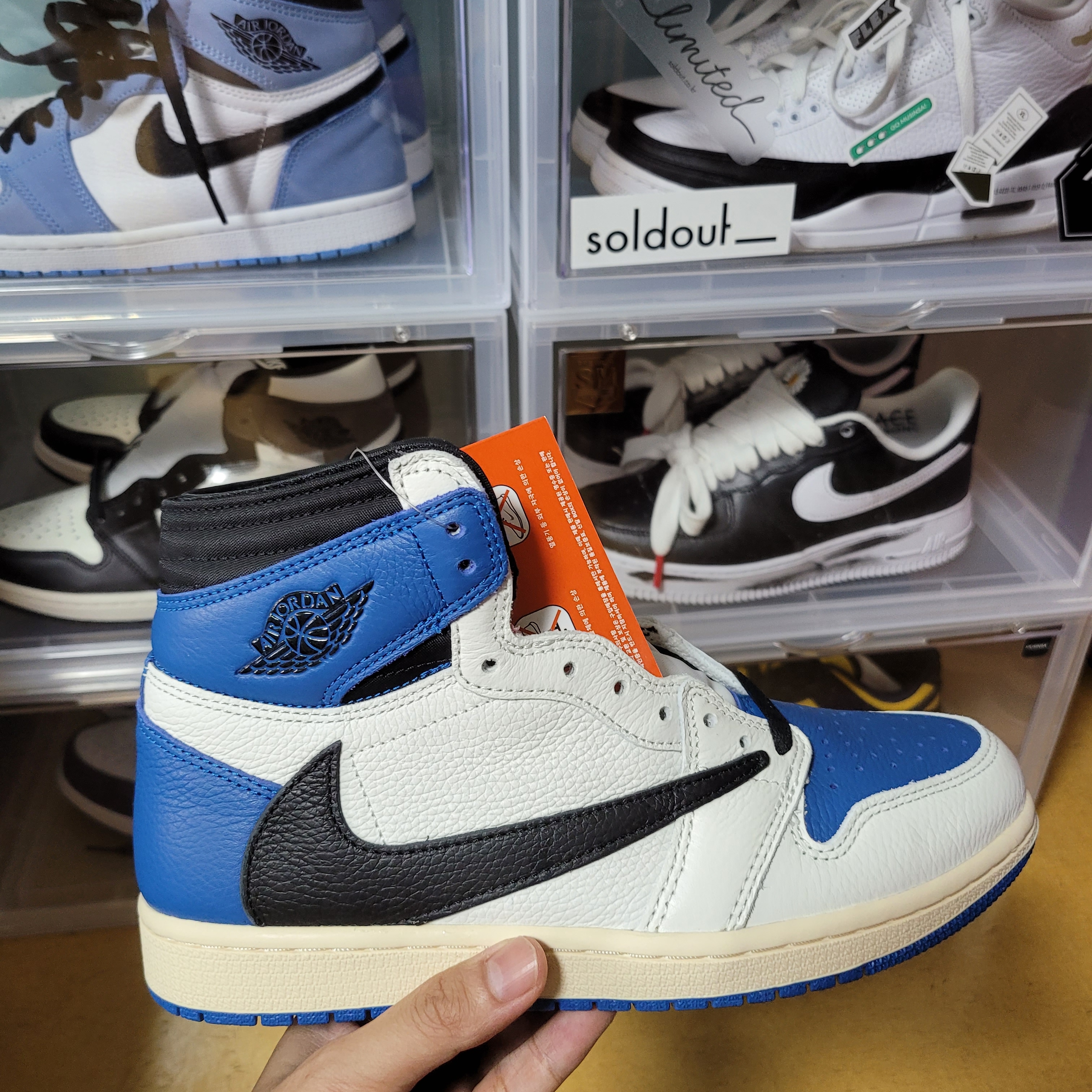 Jordan 1 x Travis Scott x Fragment Retro High OG SP Military Blue, Jordan 1 Retro High OG Black Mocha 착용 스타일