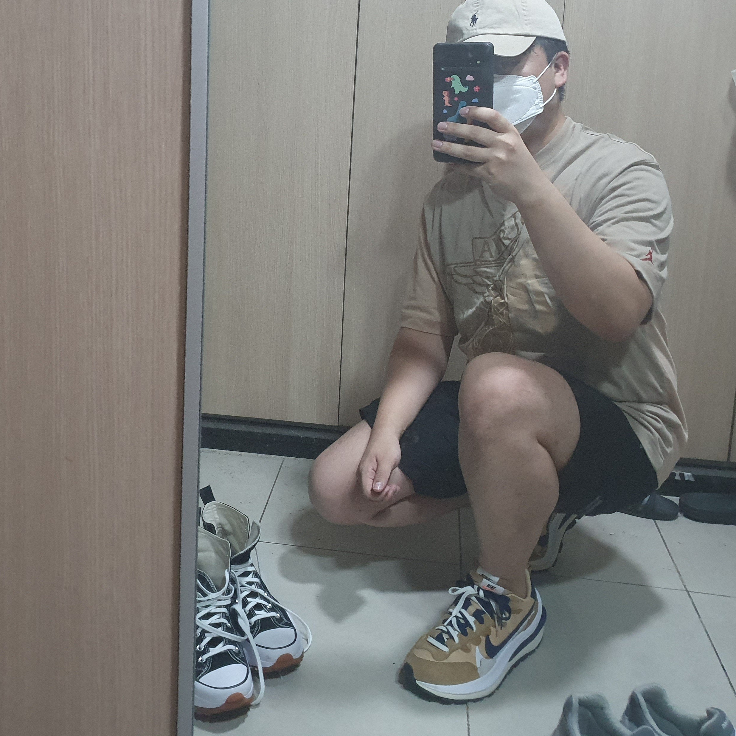 Jordan x Travis Scott S/S Top - Asia, Nike x Sacai VaporWaffle Sesame and Blue Void 착용 스타일